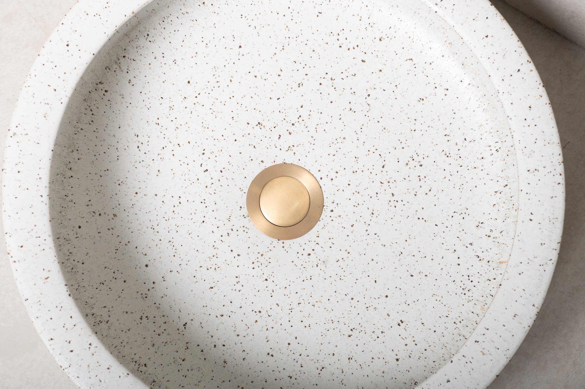 2530-handmade-ceramic-hand-basin-lindsey-wherrett-05.jpg