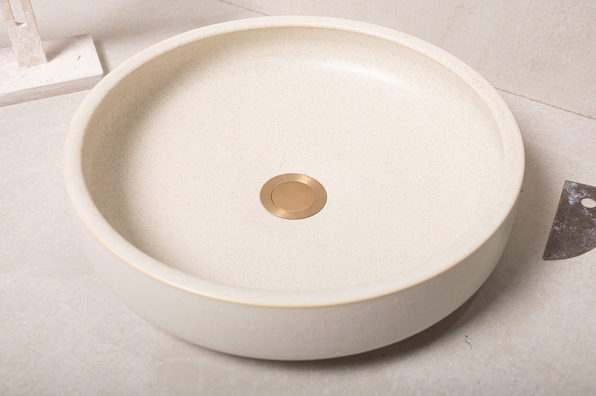 2730-handmade-ceramic-hand-basin-lindsey-wherrett-04.jpg