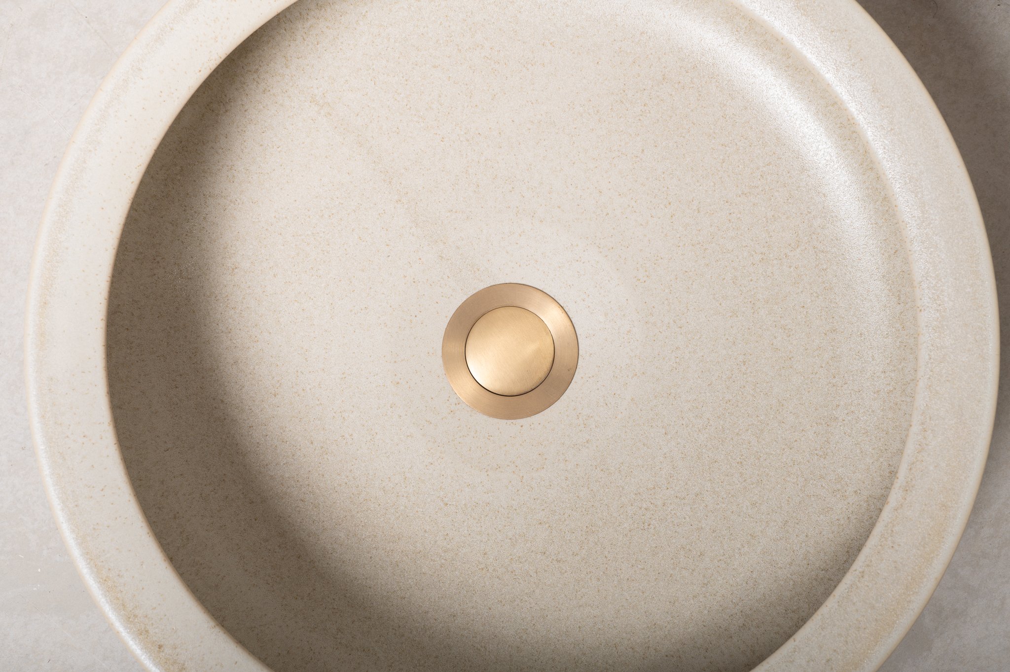 2620-handmade-ceramic-hand-basin-lindsey-wherrett-05.jpg