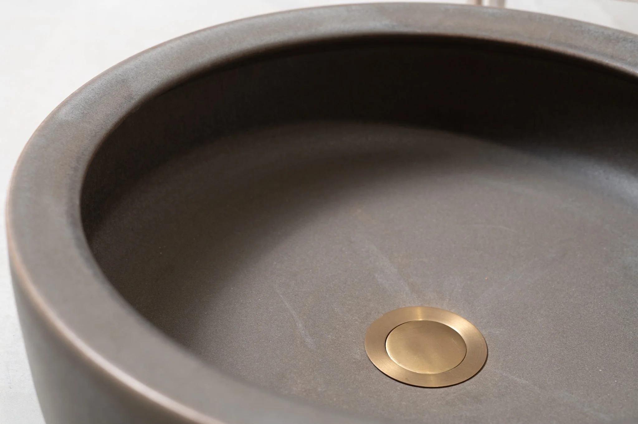 2910-handmade-ceramic-hand-basin-lindsey-wherrett-002.jpg