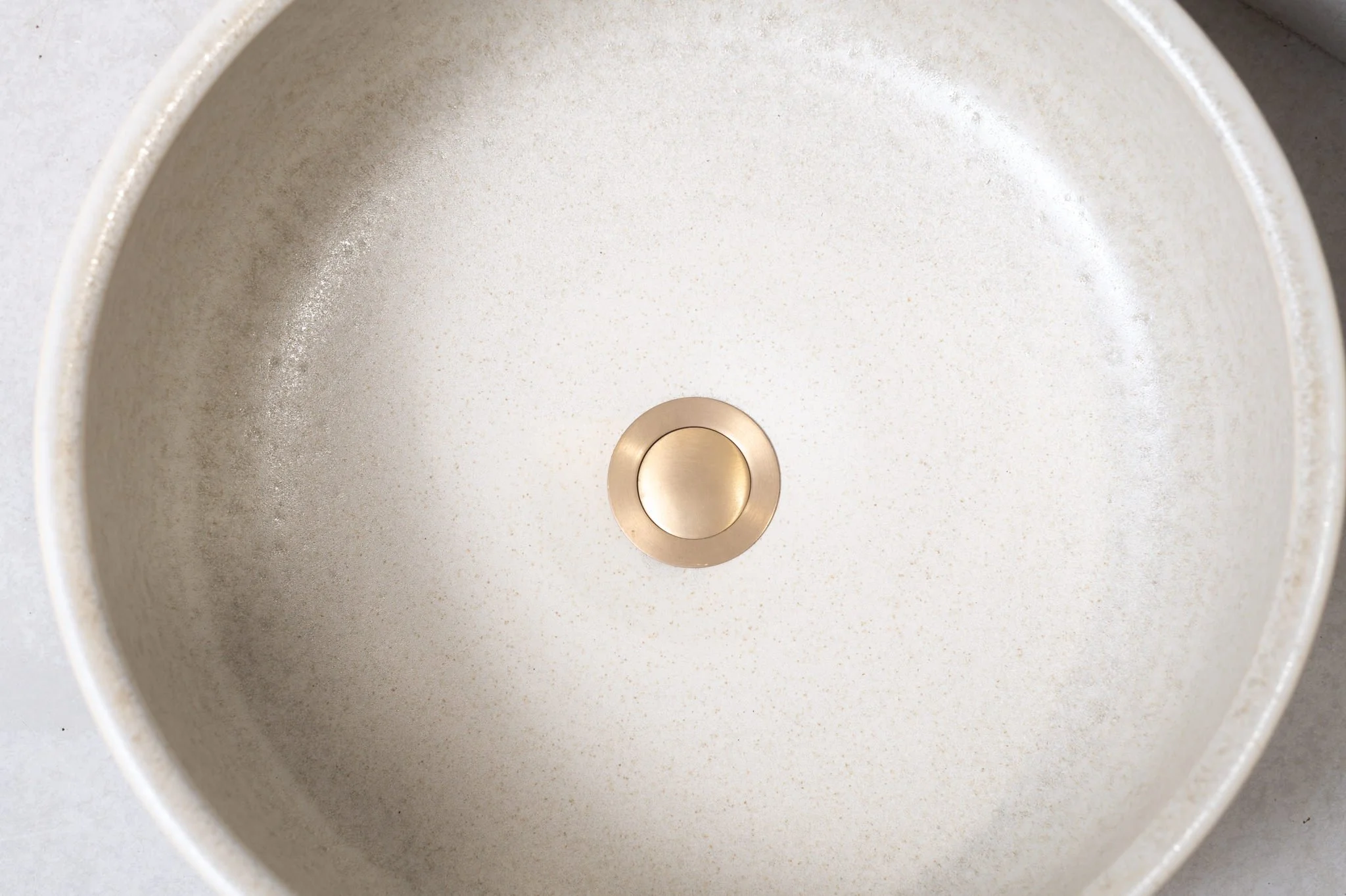 2860-handmade-ceramic-hand-basin-lindsey-wherrett-003.jpg