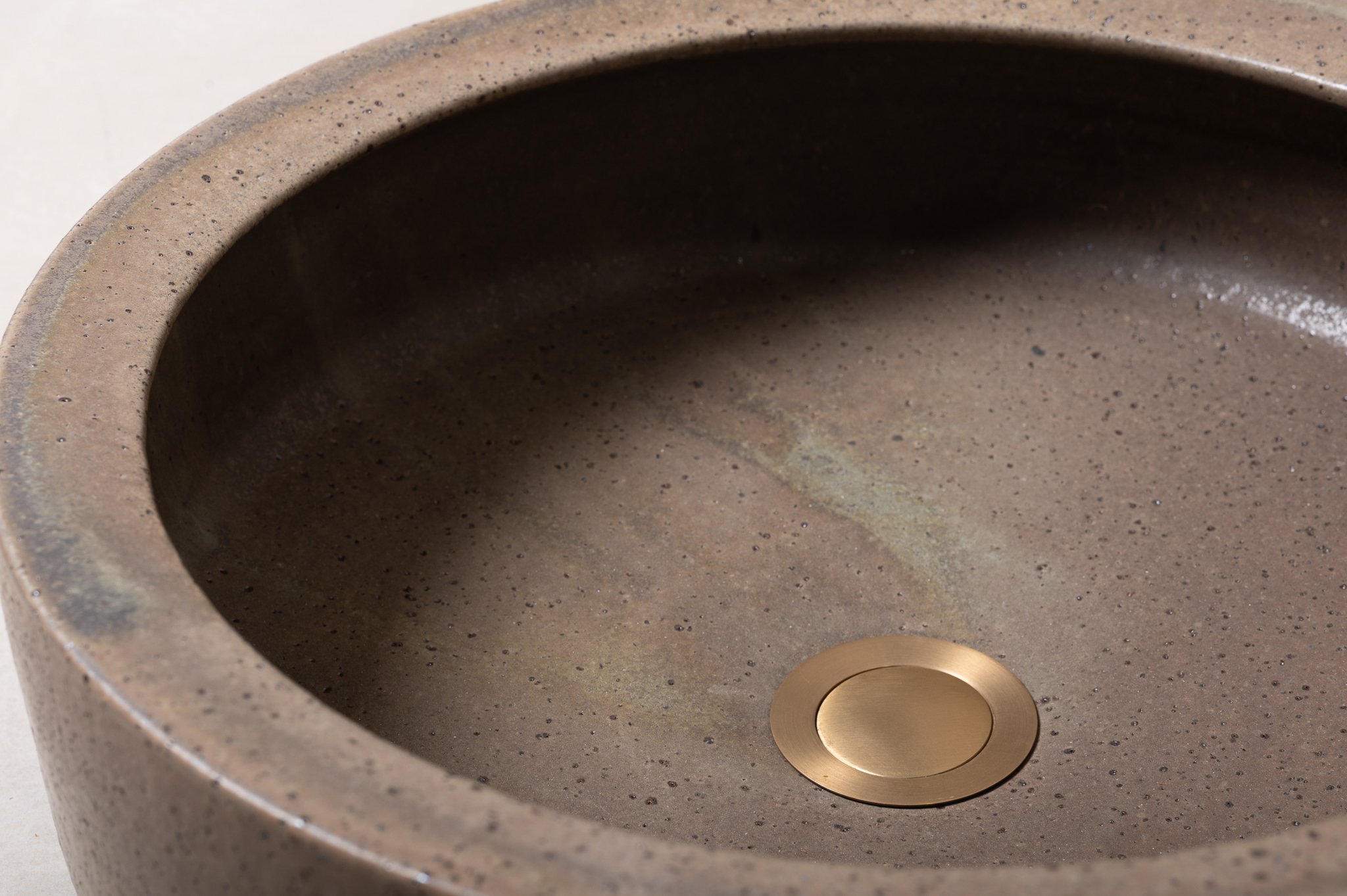 2500-handmade-ceramic-hand-basin-lindsey-wherrett-03.jpg