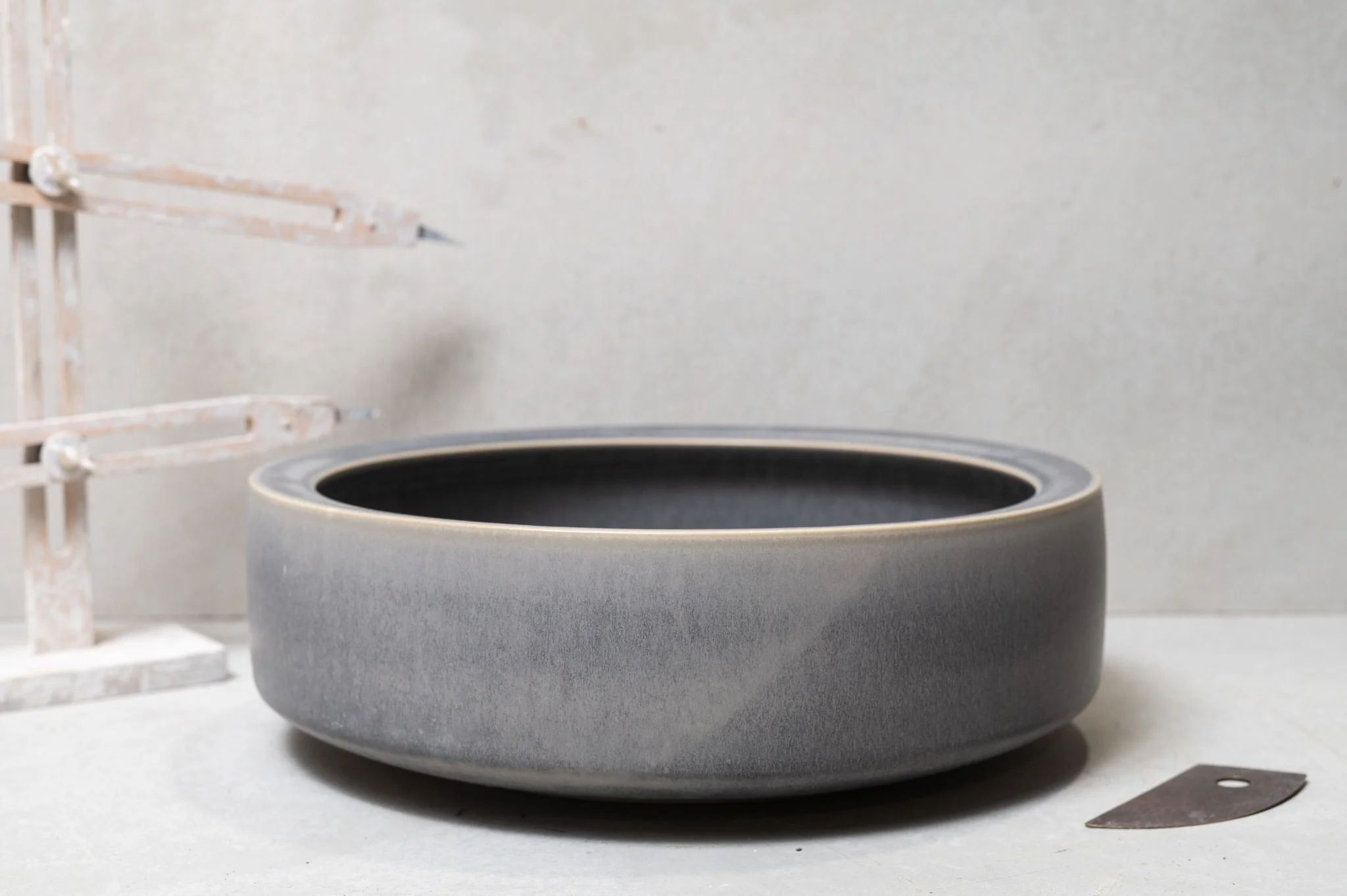 2980-handmade-ceramic-hand-basin-lindsey-wherrett-001.jpg