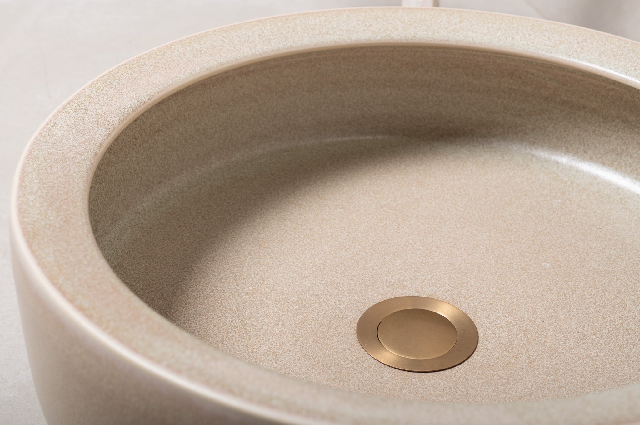 2600-handmade-ceramic-hand-basin-lindsey-wherrett-03.jpg