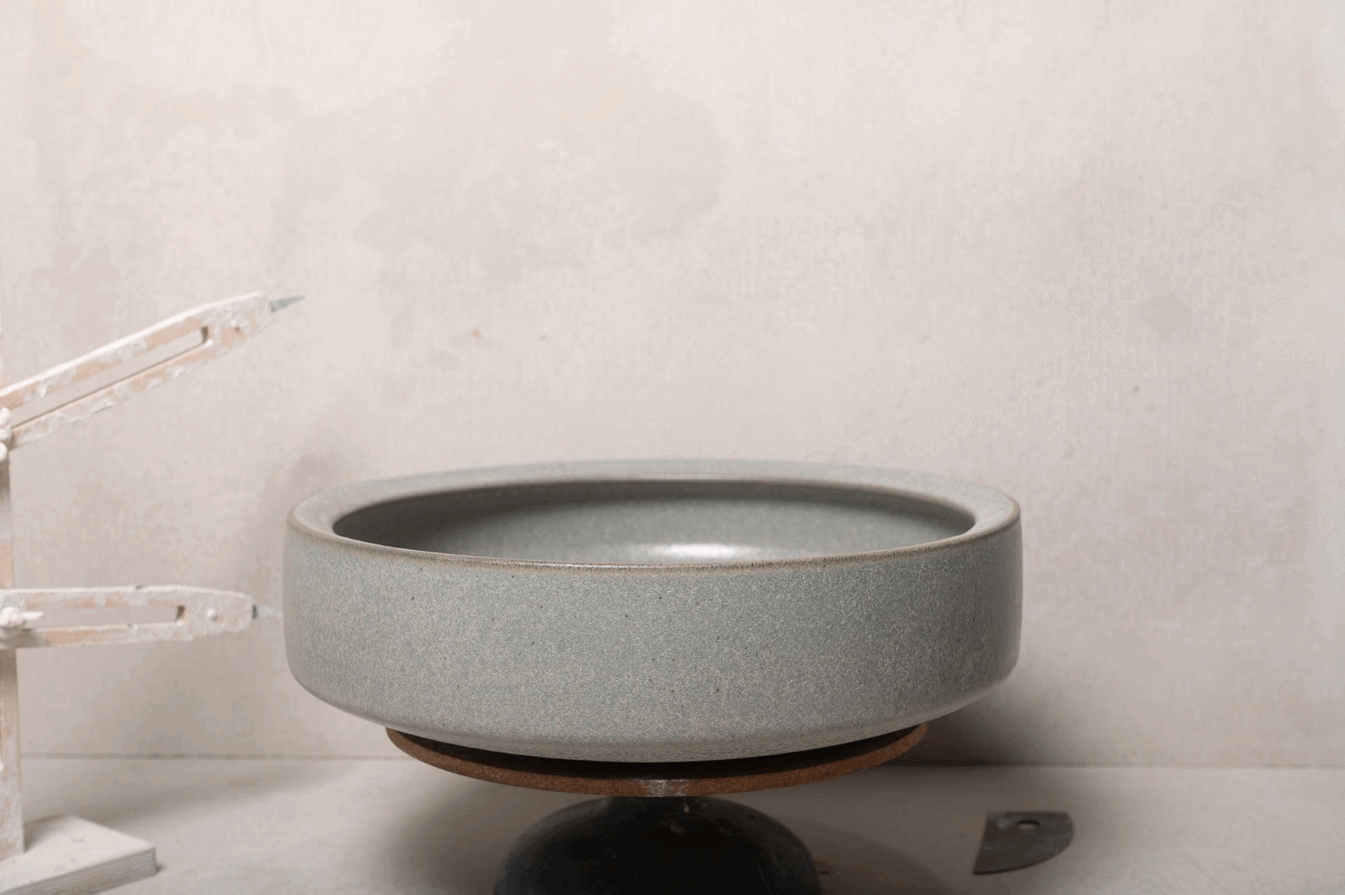 2710-handmade-ceramic-hand-basin-lindsey-wherrett-02.gif