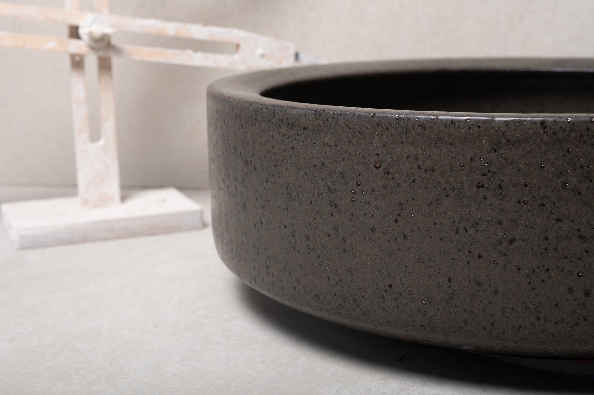 2520-handmade-ceramic-hand-basin-lindsey-wherrett-06.jpg