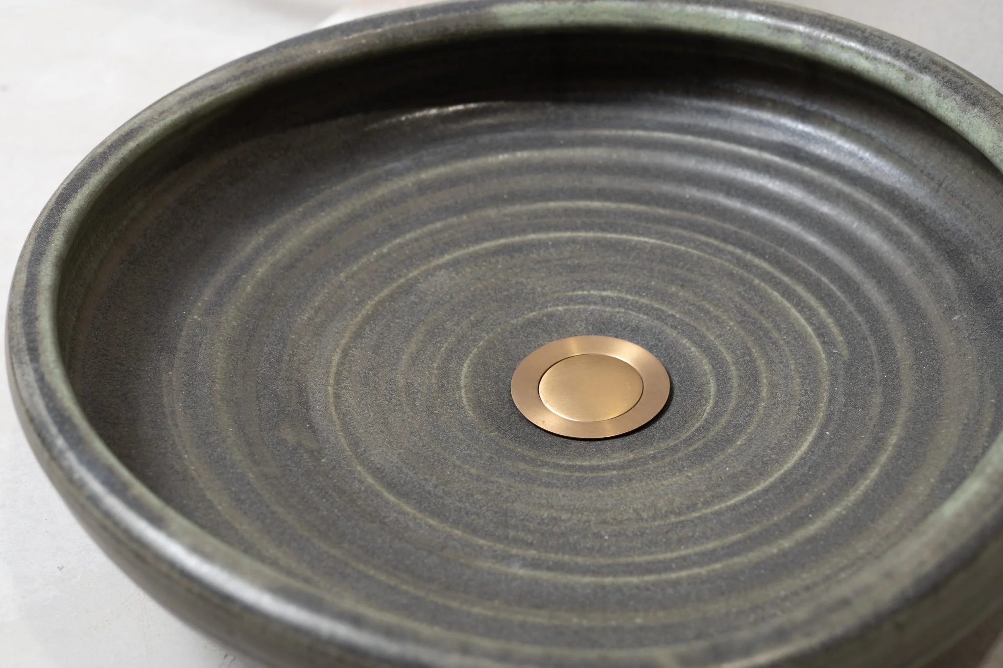 2920-handmade-ceramic-hand-basin-lindsey-wherrett-002.jpg