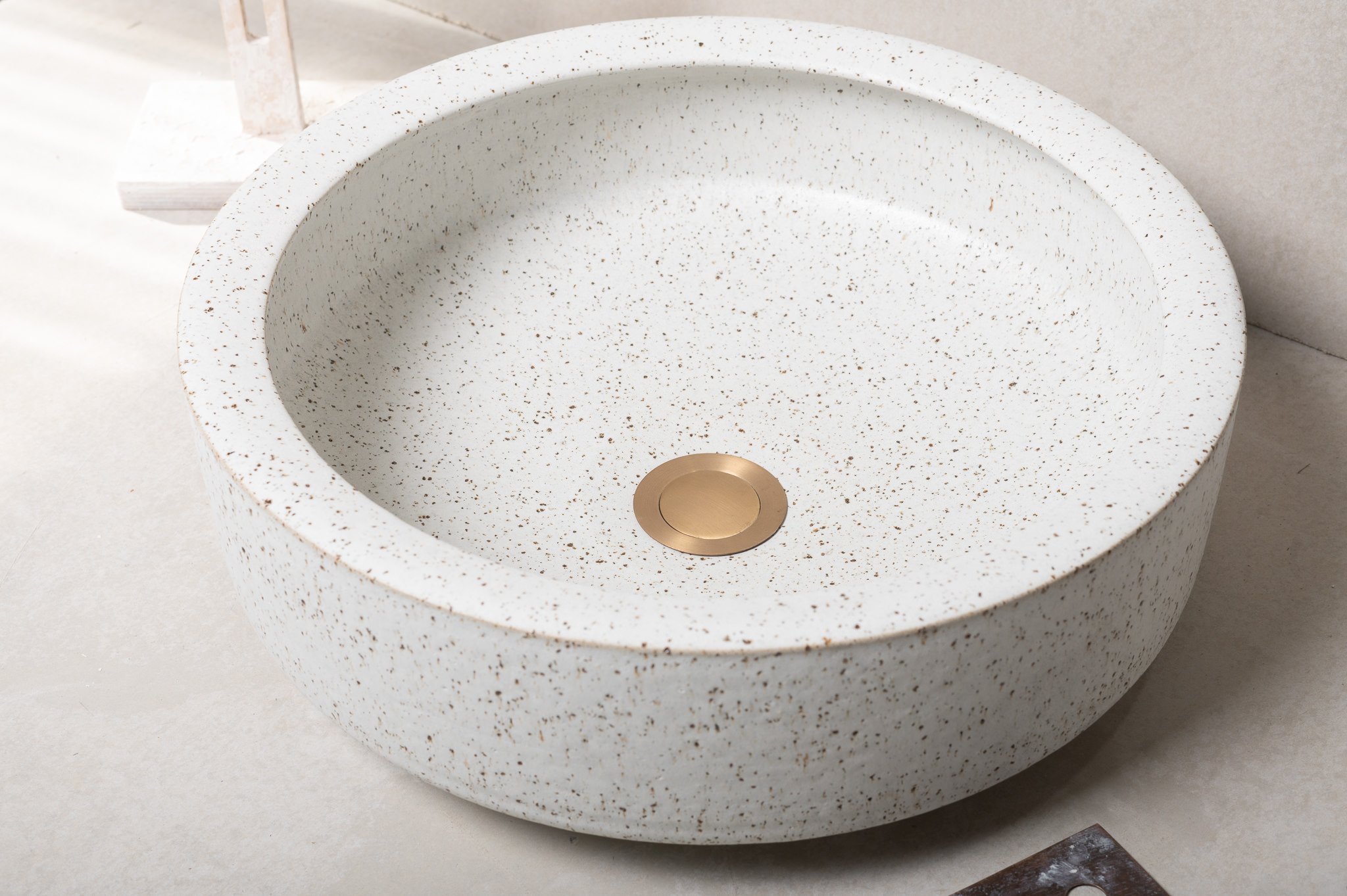 2540-handmade-ceramic-hand-basin-lindsey-wherrett-04.jpg