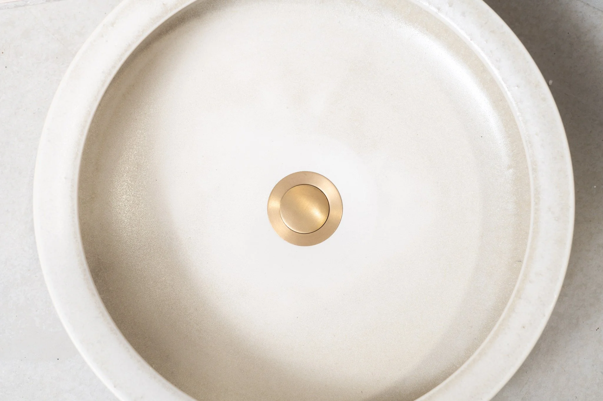 2970-handmade-ceramic-hand-basin-lindsey-wherrett-004.jpg