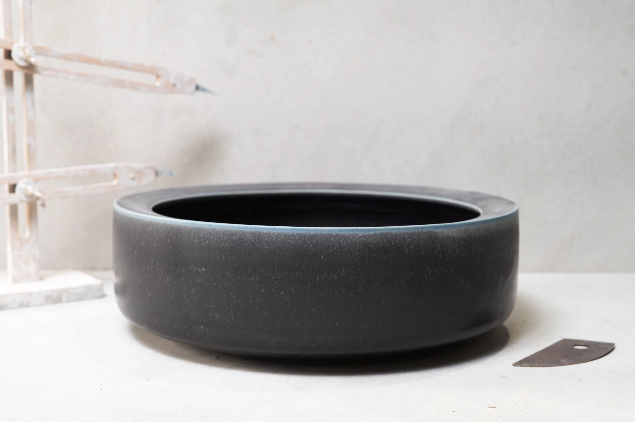 2870-handmade-ceramic-hand-basin-lindsey-wherrett-001.jpg