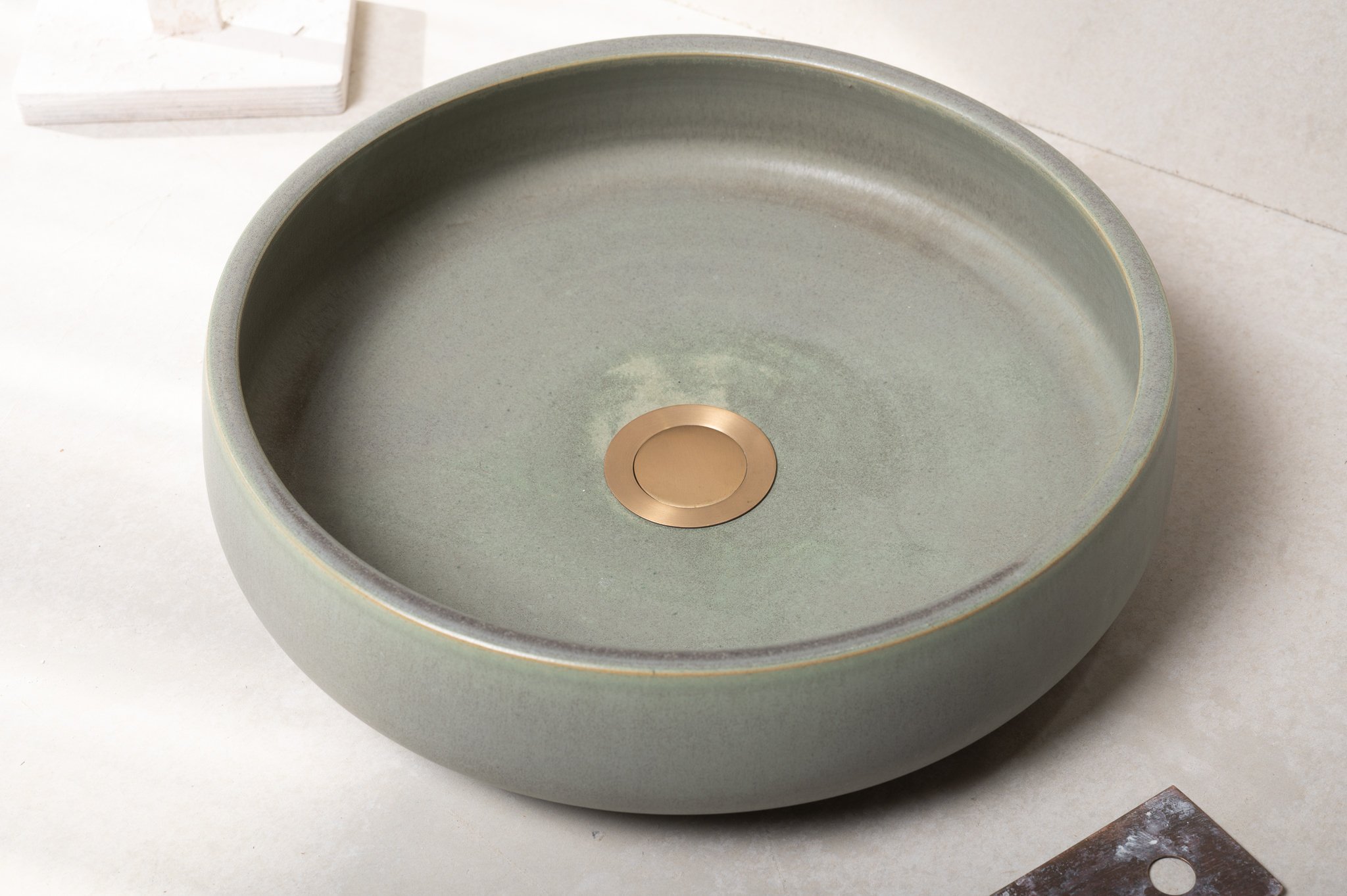 2580-handmade-ceramic-hand-basin-lindsey-wherrett-04.jpg