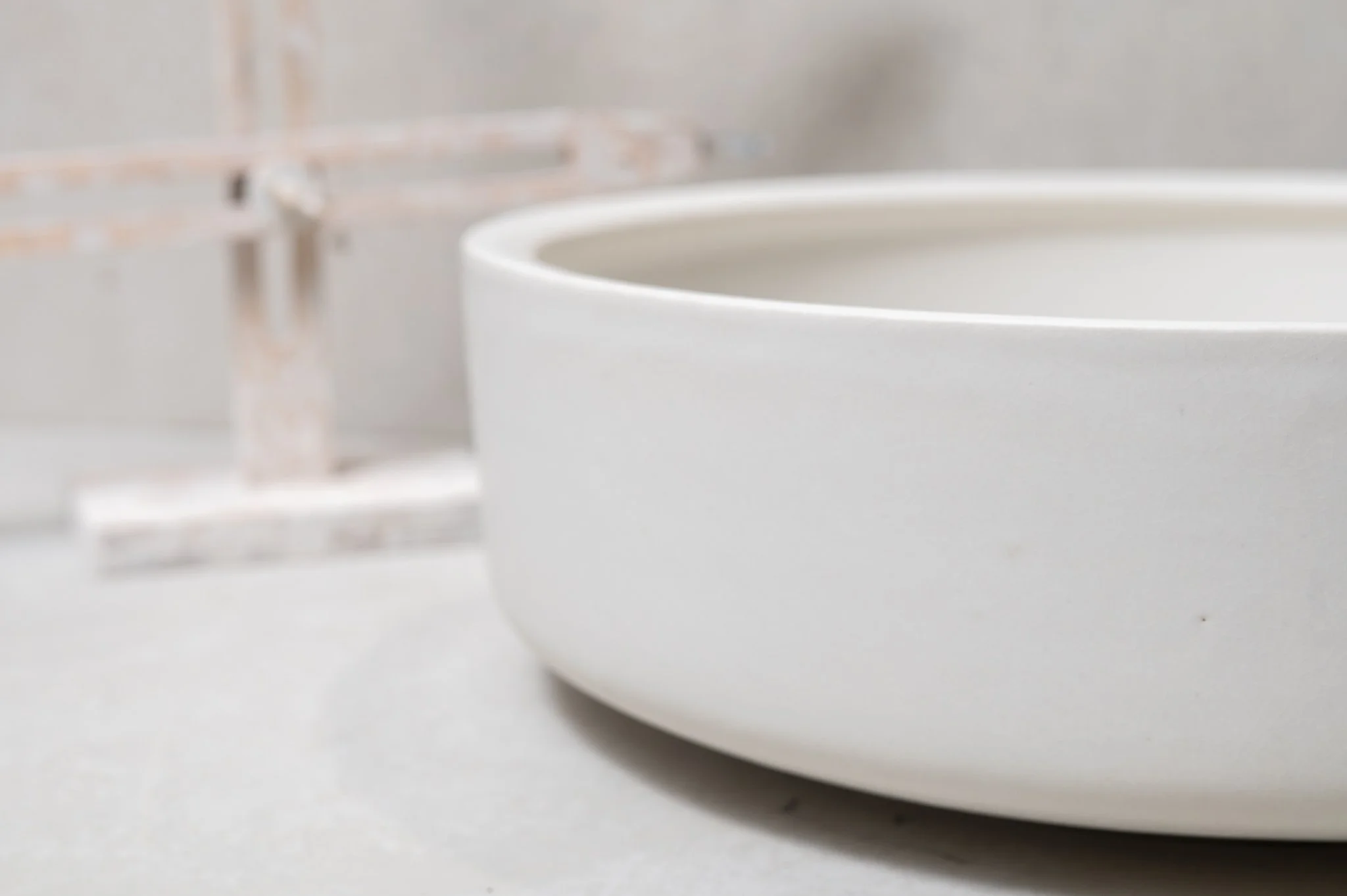 2850-handmade-ceramic-hand-basin-lindsey-wherrett-005.jpg