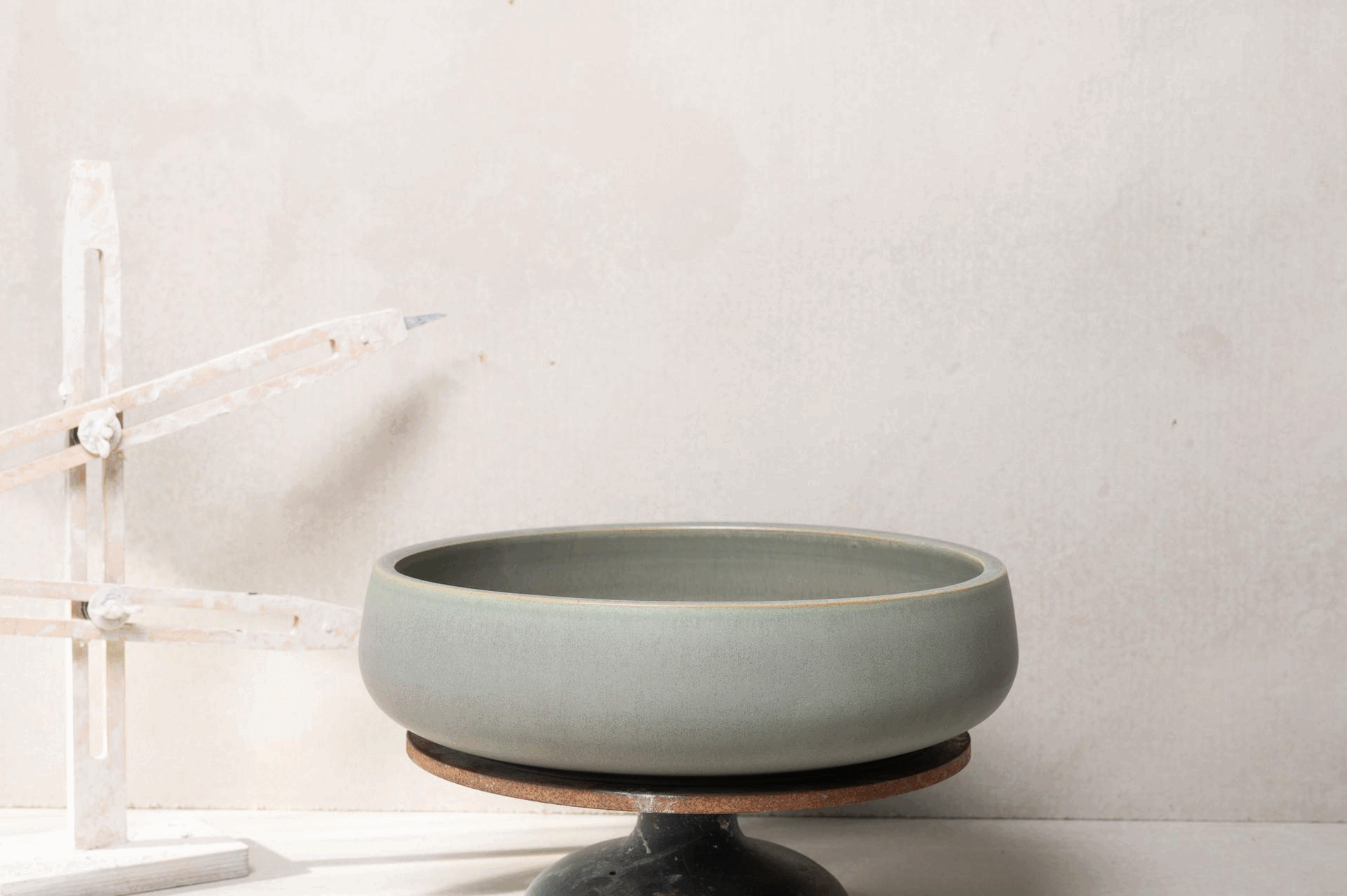 2580-handmade-ceramic-hand-basin-lindsey-wherrett-02.gif