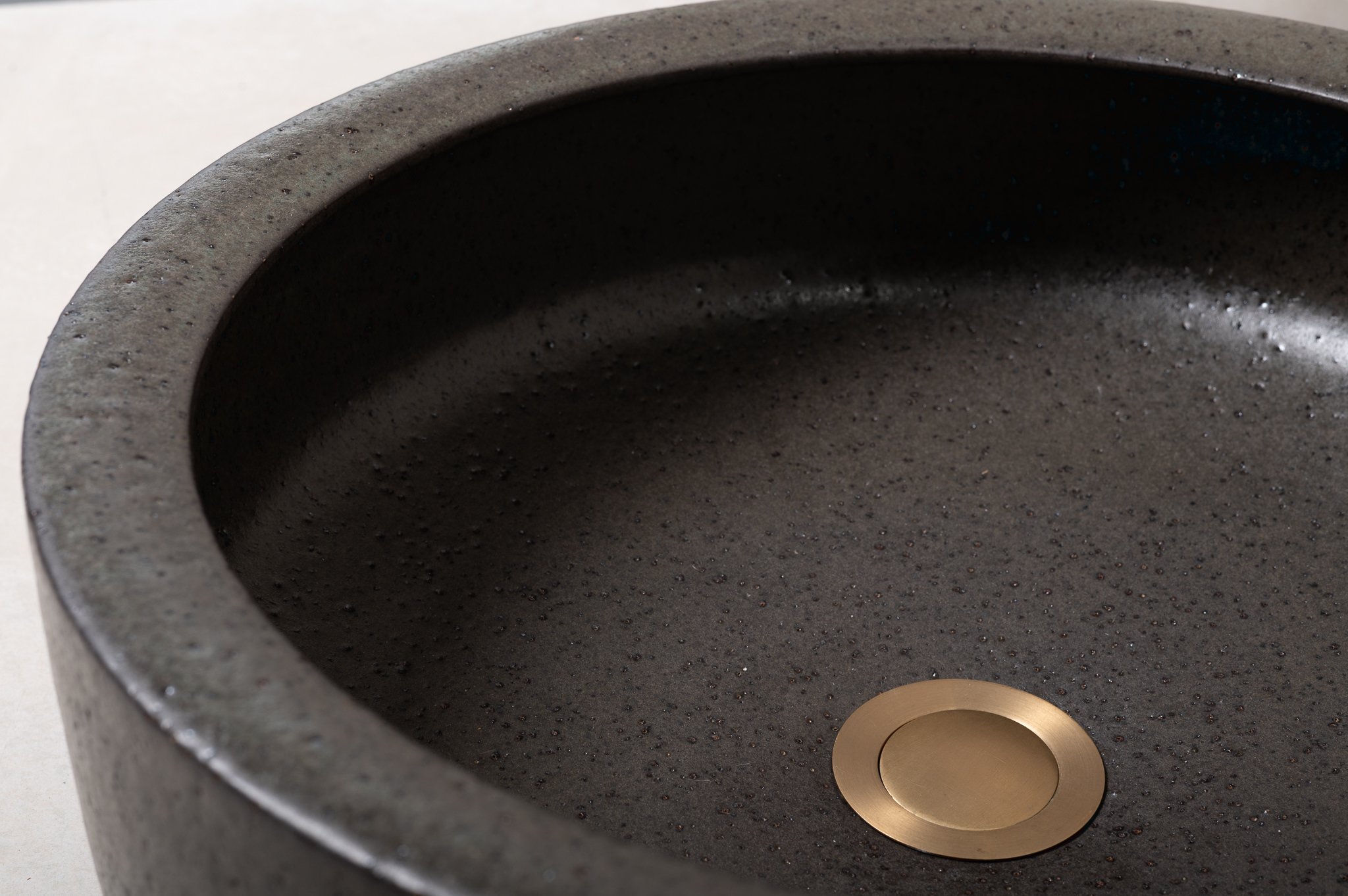 2520-handmade-ceramic-hand-basin-lindsey-wherrett-03.jpg