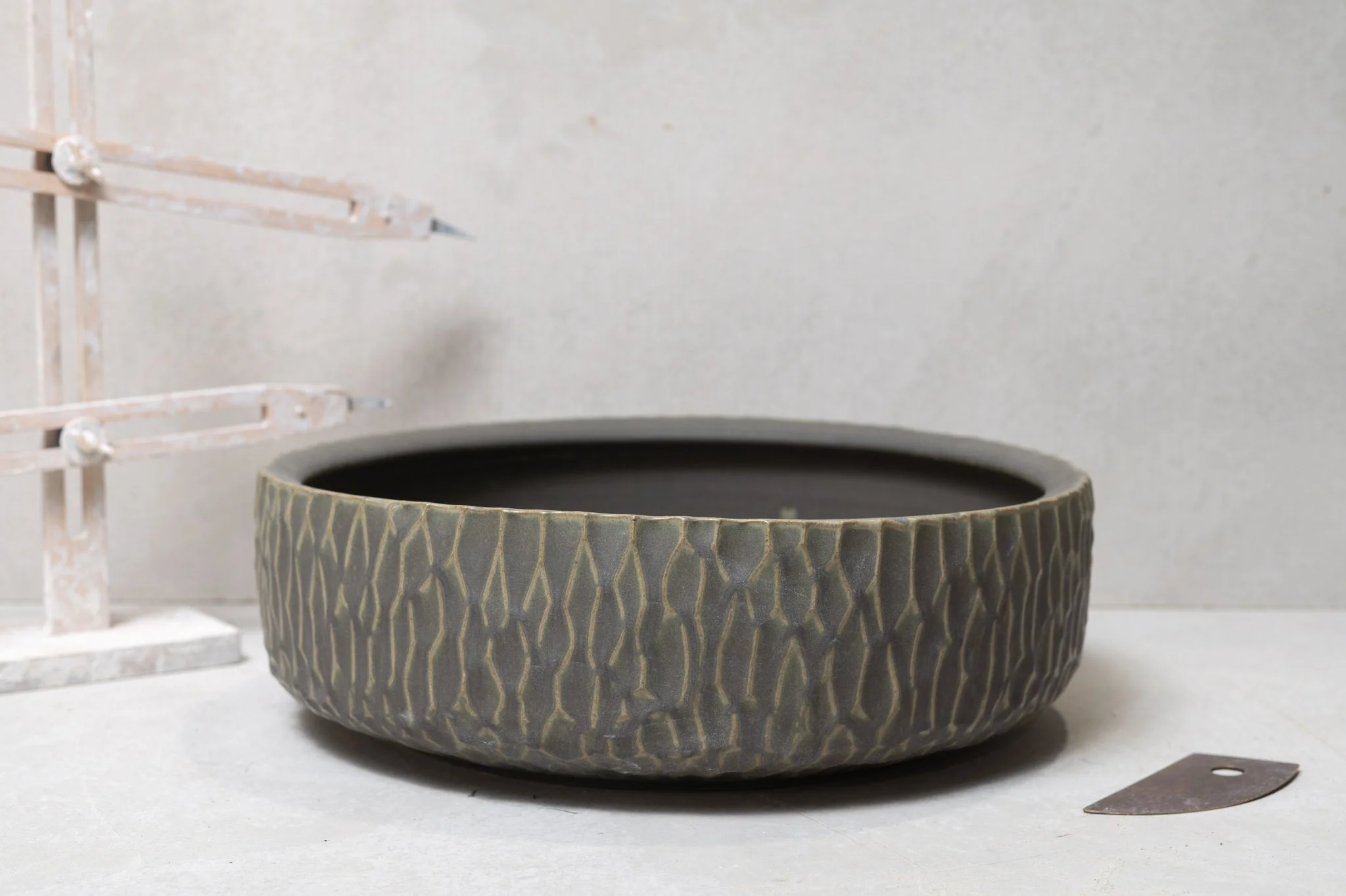 2900-handmade-ceramic-hand-basin-lindsey-wherrett-001.jpg