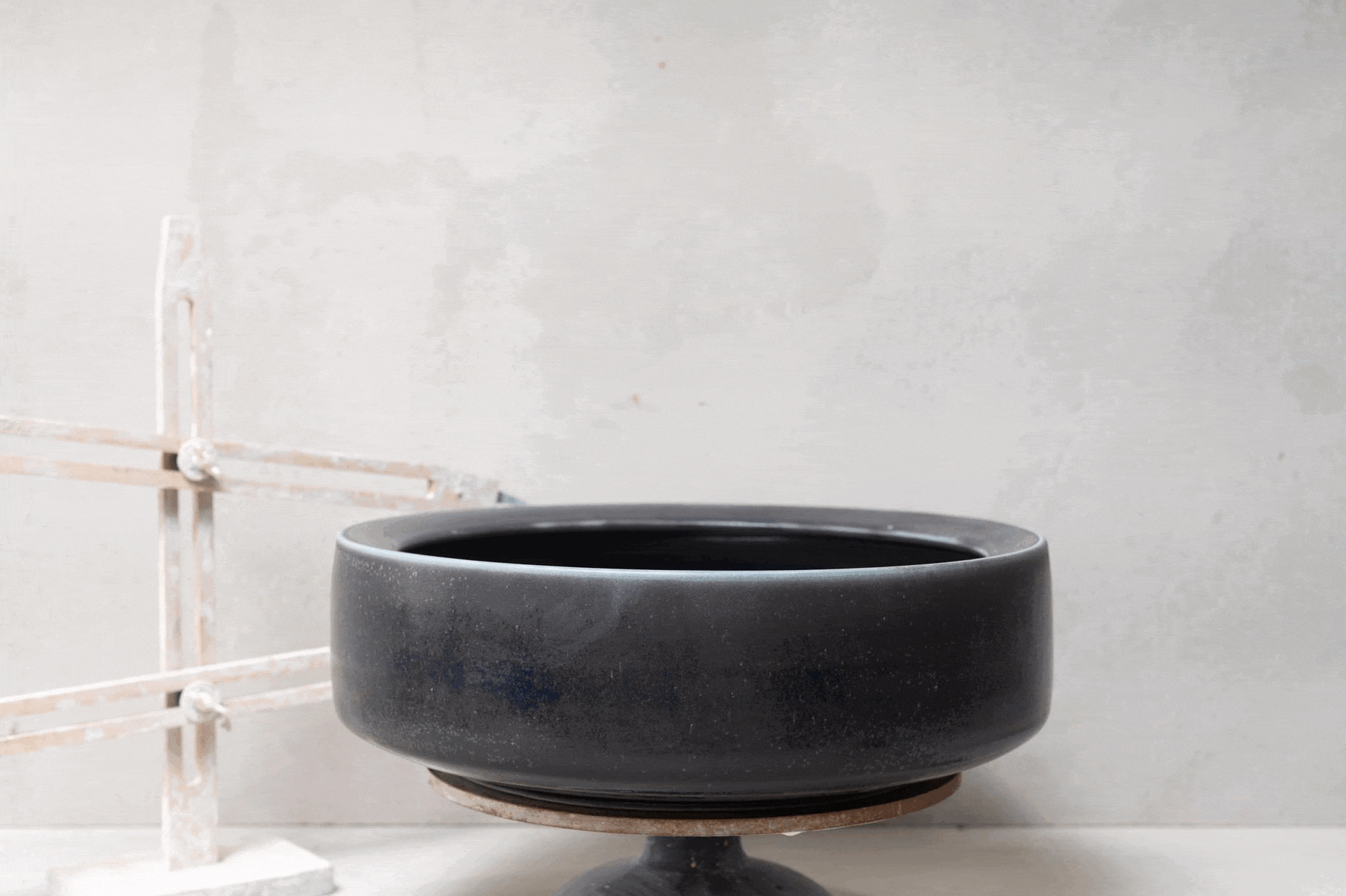 2880-handmade-ceramic-hand-basin-lindsey-wherrett-001b.gif