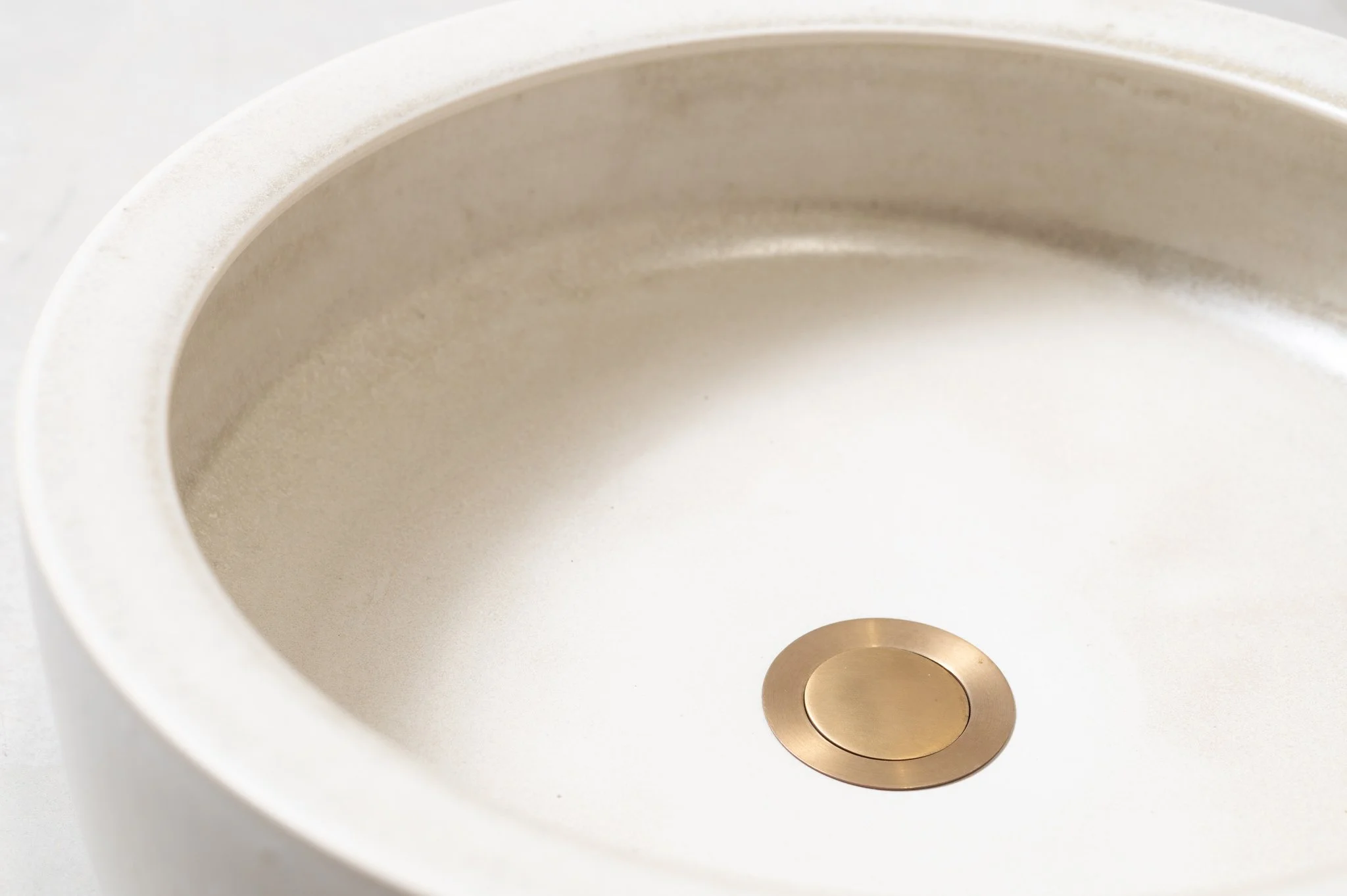 2970-handmade-ceramic-hand-basin-lindsey-wherrett-002.jpg