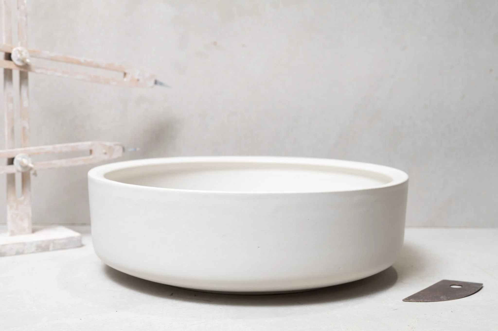 2850-handmade-ceramic-hand-basin-lindsey-wherrett-001.jpg