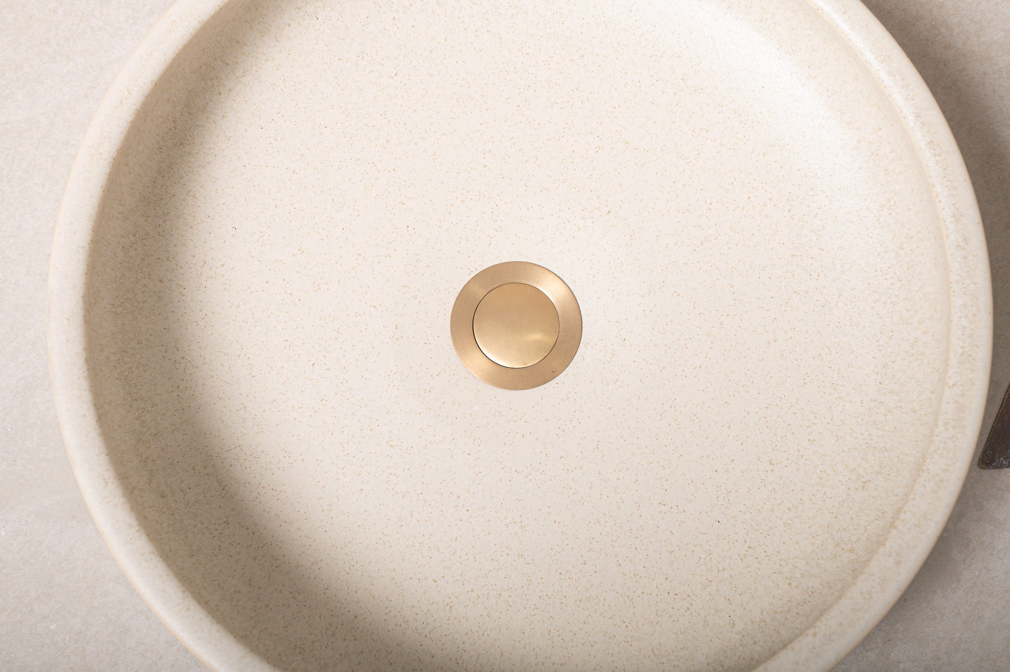 2730-handmade-ceramic-hand-basin-lindsey-wherrett-05.jpg