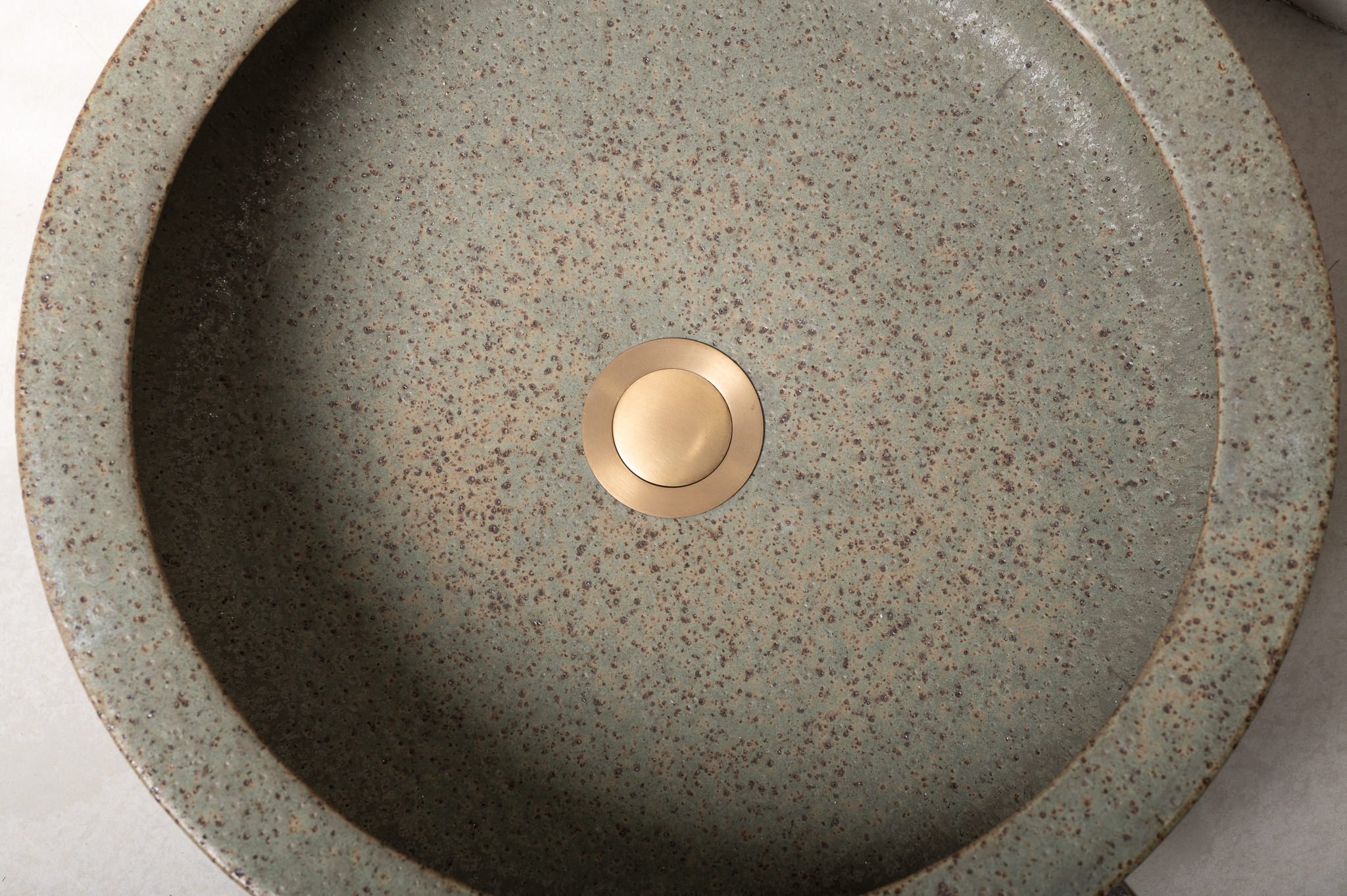 2560-handmade-ceramic-hand-basin-lindsey-wherrett-05.jpg