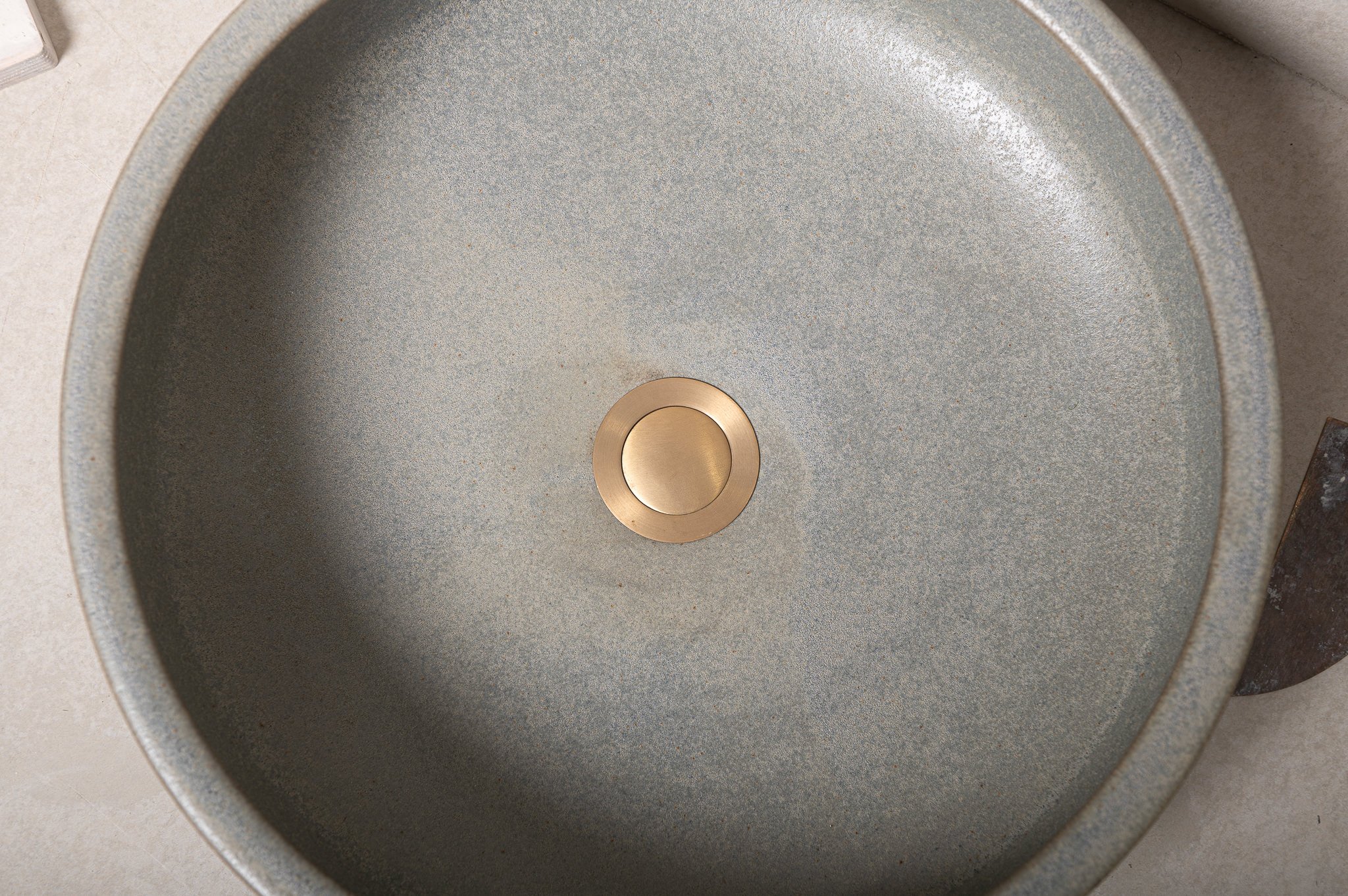 2700-handmade-ceramic-hand-basin-lindsey-wherrett-05.jpg
