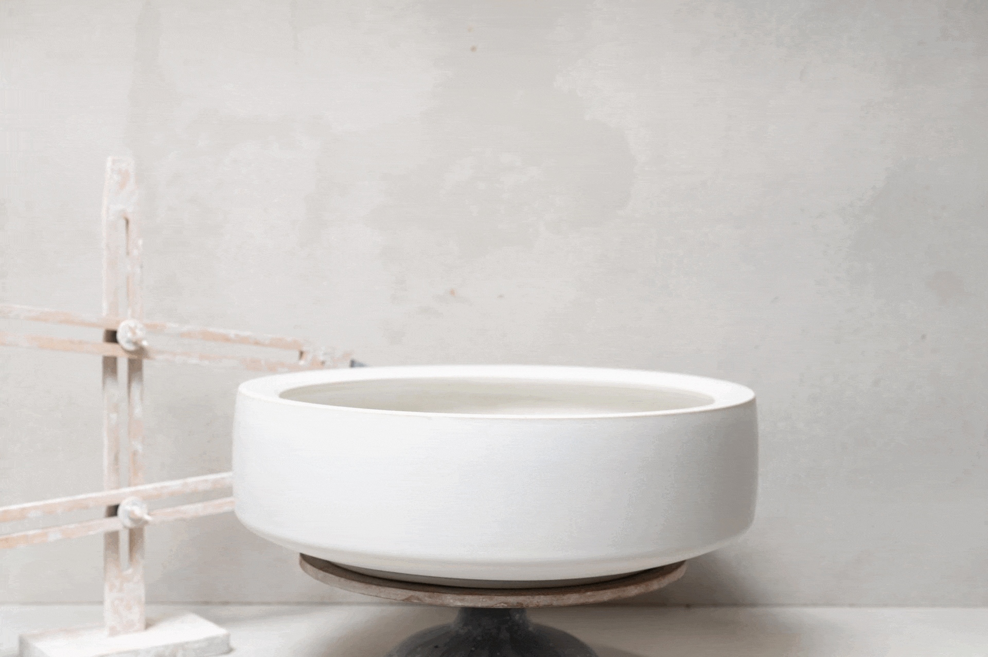2930-handmade-ceramic-hand-basin-lindsey-wherrett-001b.gif