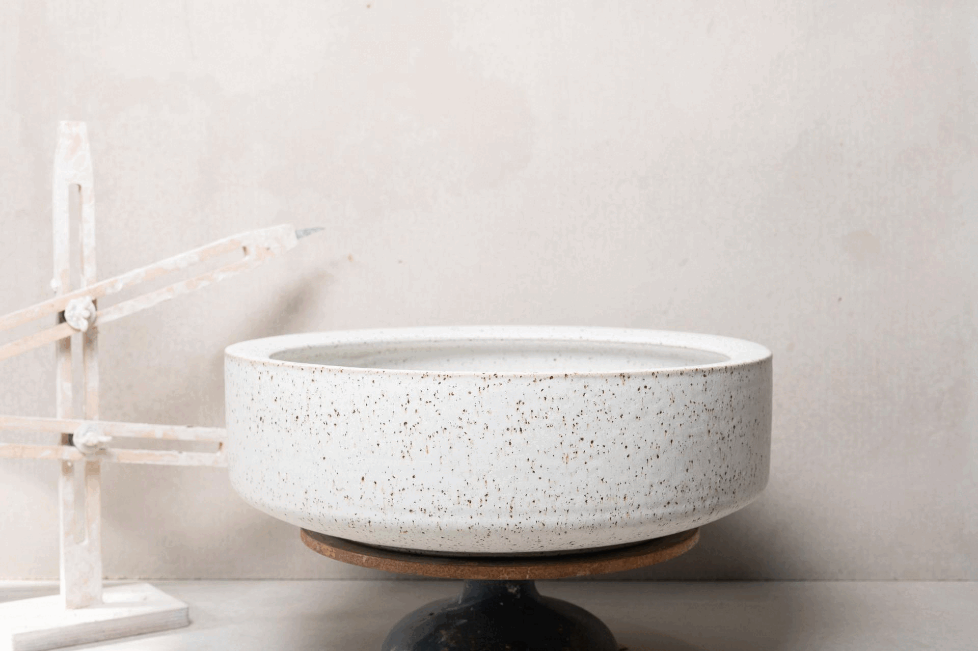 2540-handmade-ceramic-hand-basin-lindsey-wherrett-02.gif