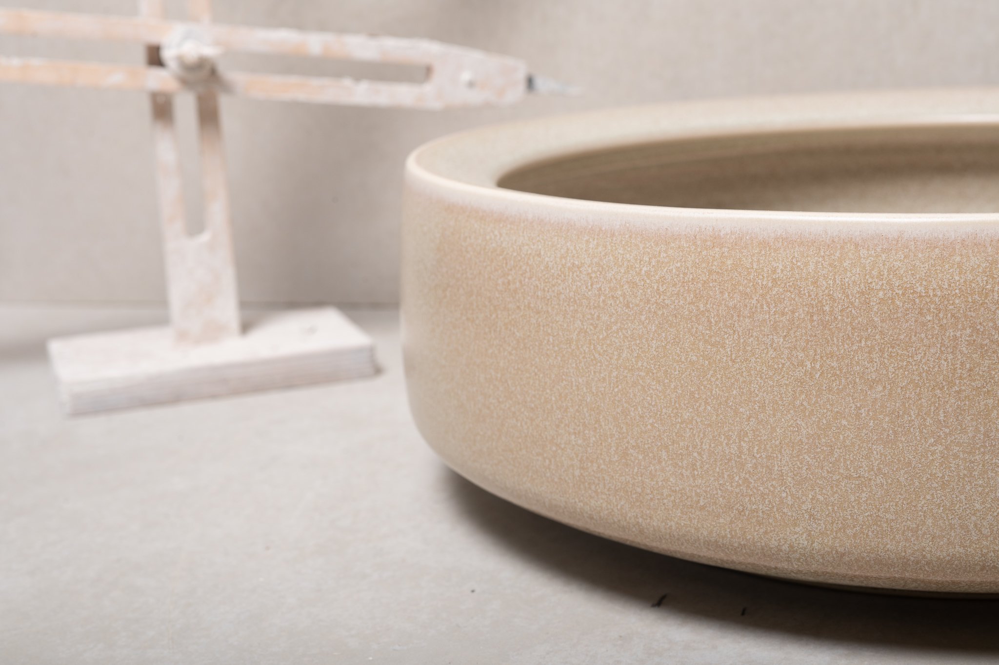 2600-handmade-ceramic-hand-basin-lindsey-wherrett-06.jpg