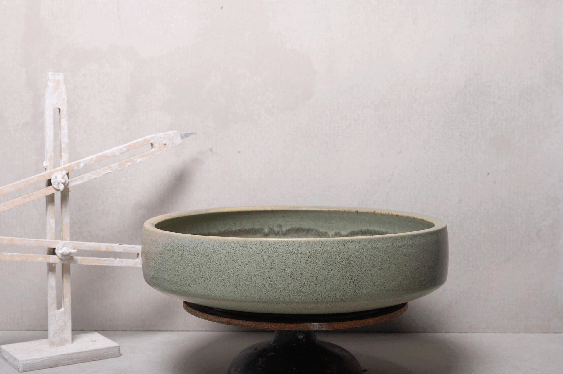 2630-handmade-ceramic-hand-basin-lindsey-wherrett-02.gif