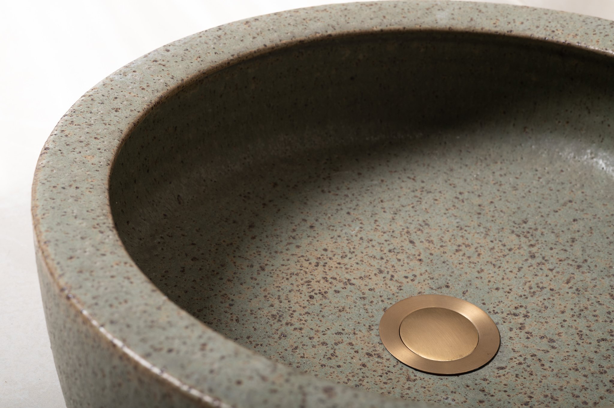2560-handmade-ceramic-hand-basin-lindsey-wherrett-03.jpg