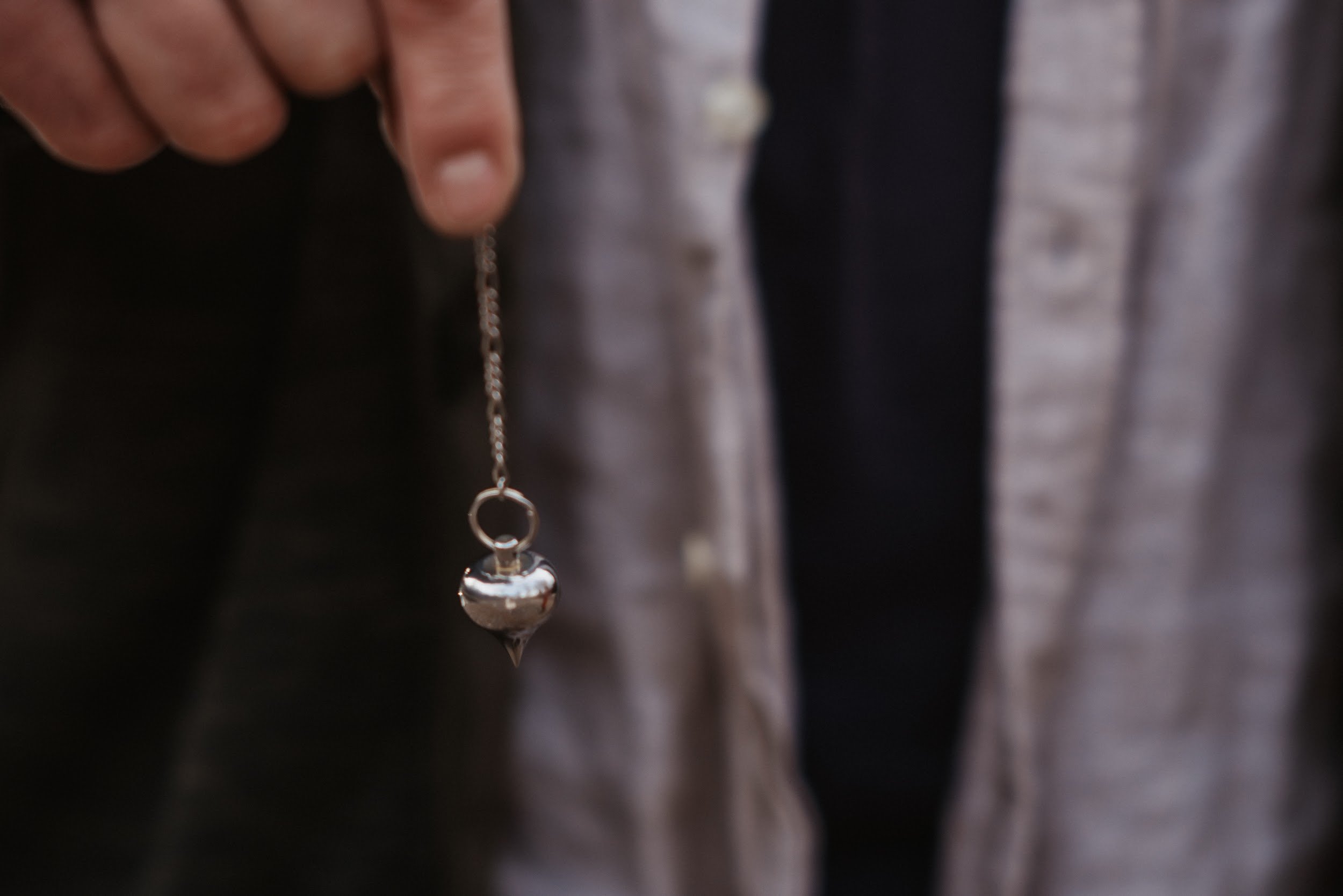 Eine Detailaufname von einen Pendel, Anwendung in Radiästhesie