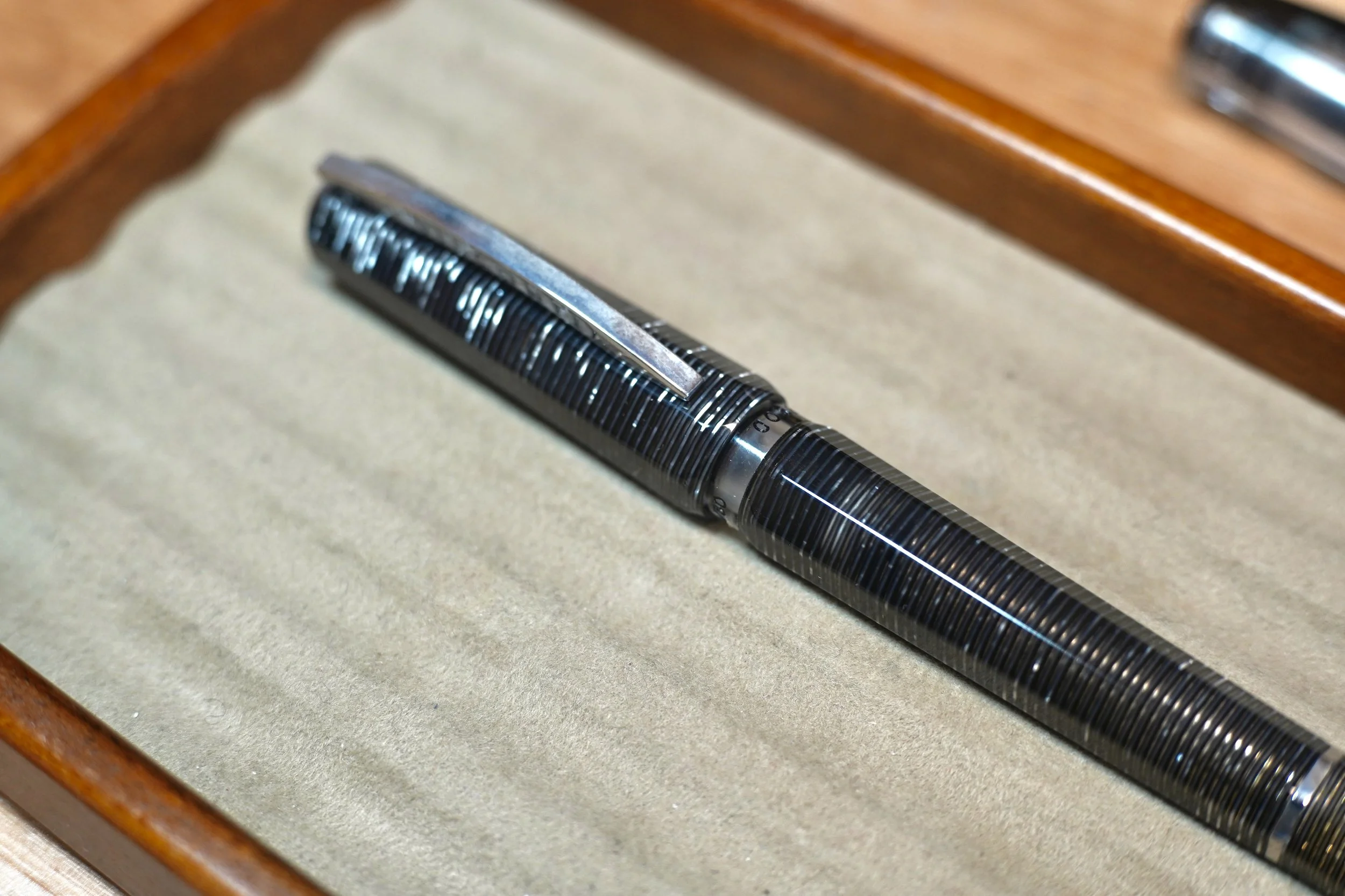 GALLERY VISCONTI ピンク/ブラック Visconti x Corsani Stacked Celluloid — Kyuseido