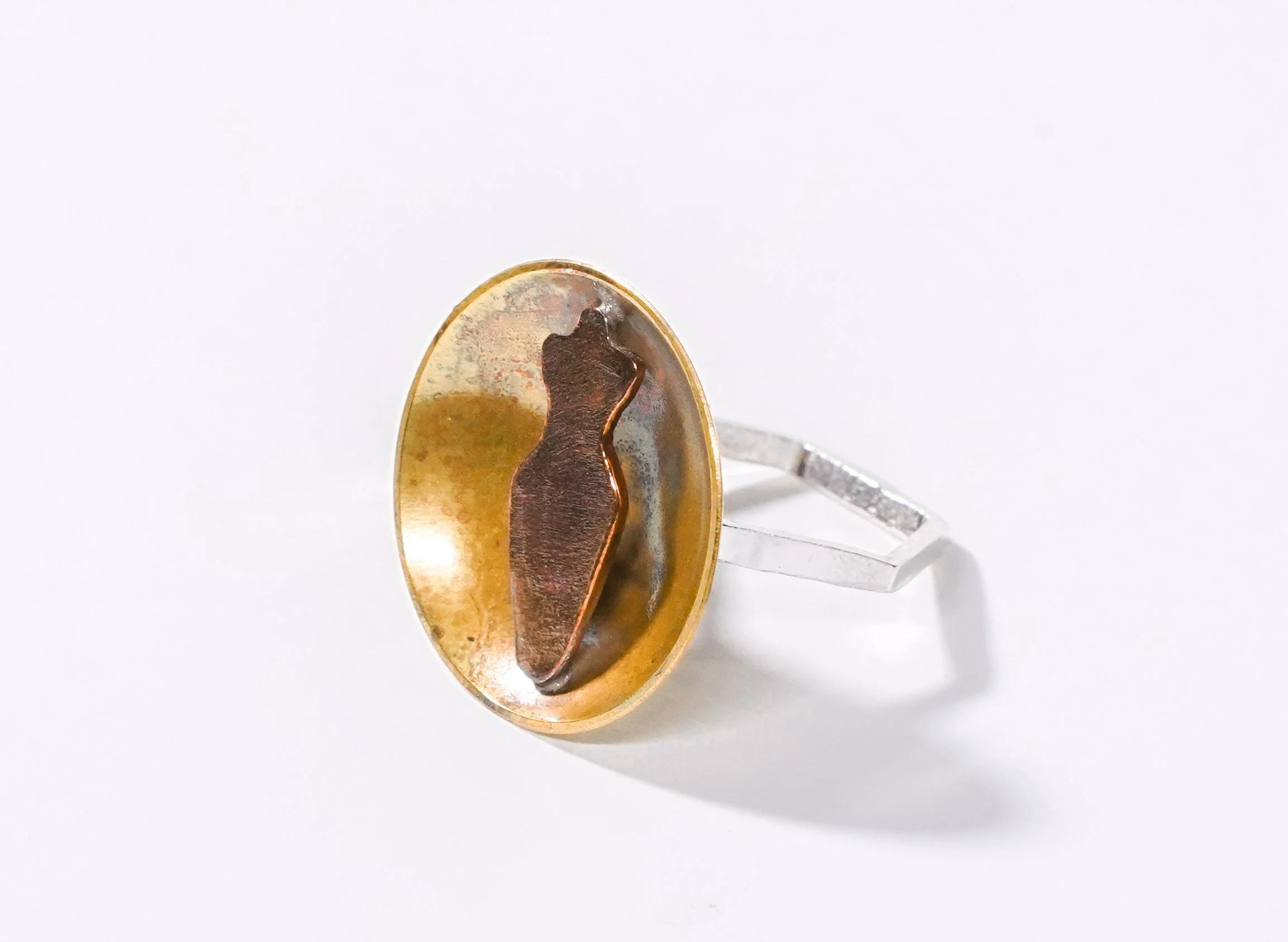 AndreeaPopescu_ring _Rediscovery of Roots 02__2022_sterlingsilver_brass_copper.jpg