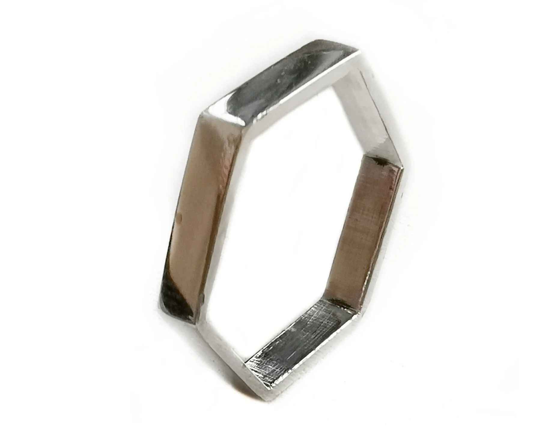 Hexagonal ring