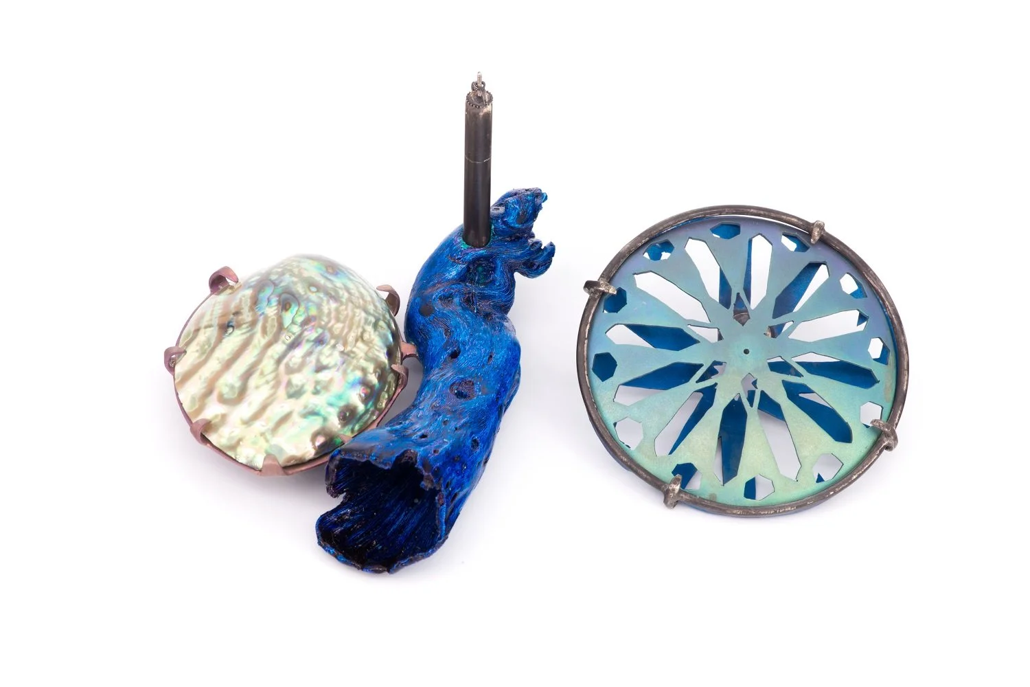 Research station hovering above the sea of Solaris separated.jpg