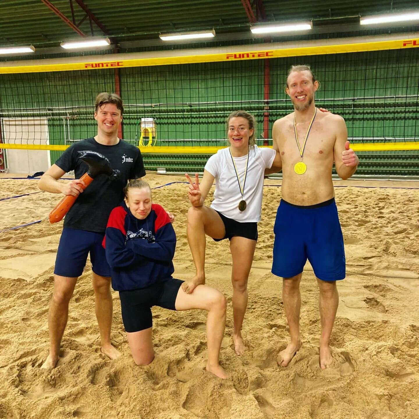 Grattis till finalisterna i helgens MBC v&aring;r mixed!🤗

🥇 Hampus Forsberg och Yrsa Nilsson &Ouml;hrn, Malm&ouml; Beachvolley Club
🥈 Simon Lind, Malm&ouml; Beachvolley Club och Agnes Linderholm, Idrottsklubben Studenterna i Ume&aring;