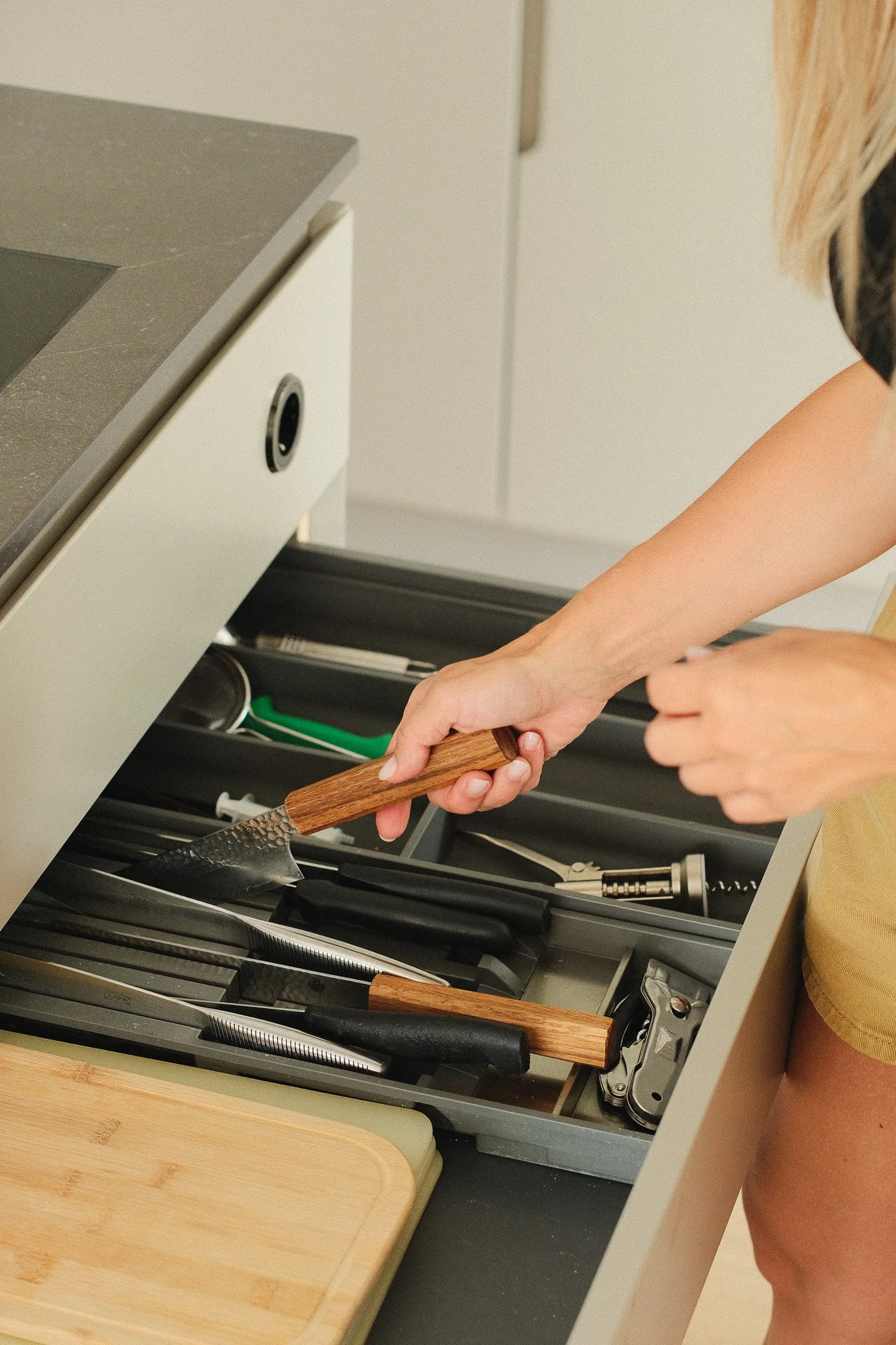 drawer with knife dividers in mlinar+mlinar bespoke kitchen