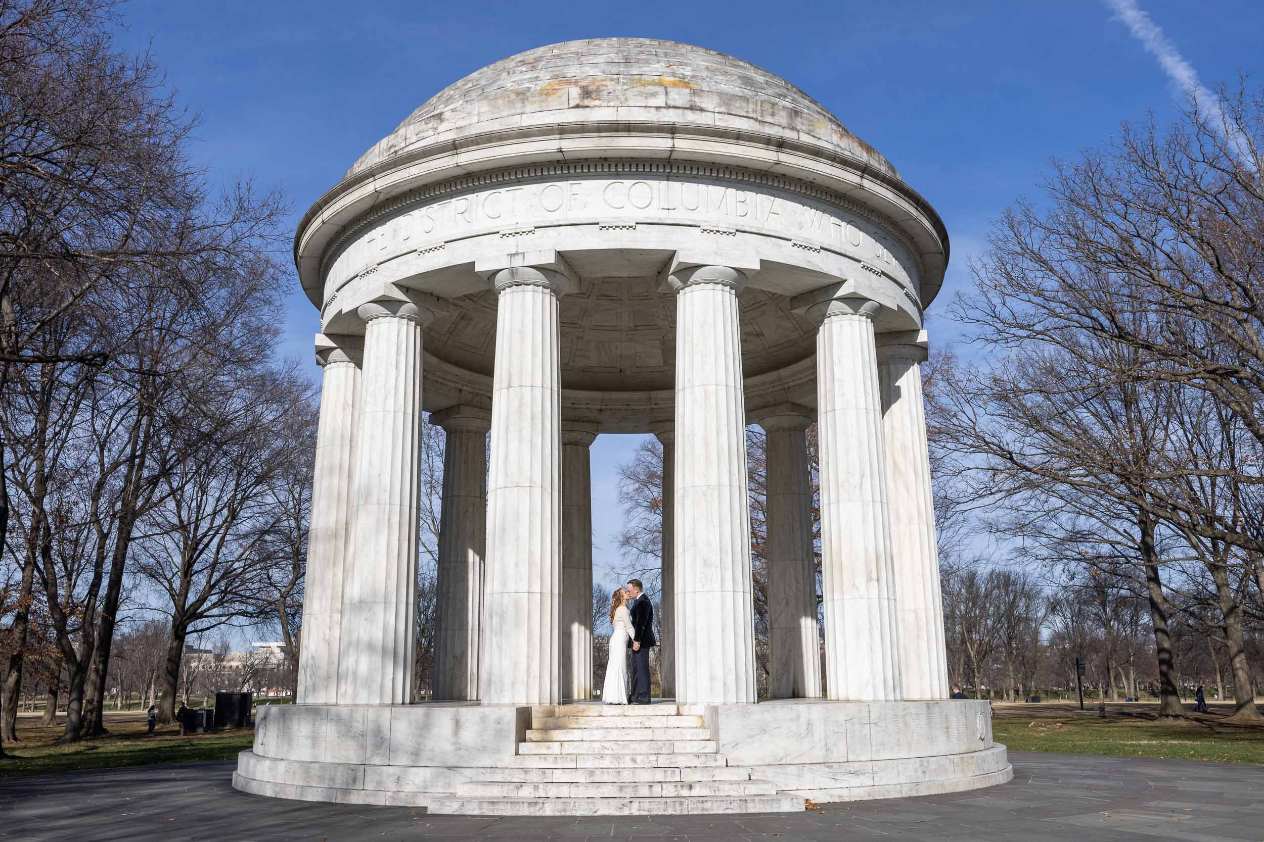 washington-dc-world-war-1-memorial-war-memorial-winter-wedding-11.jpg