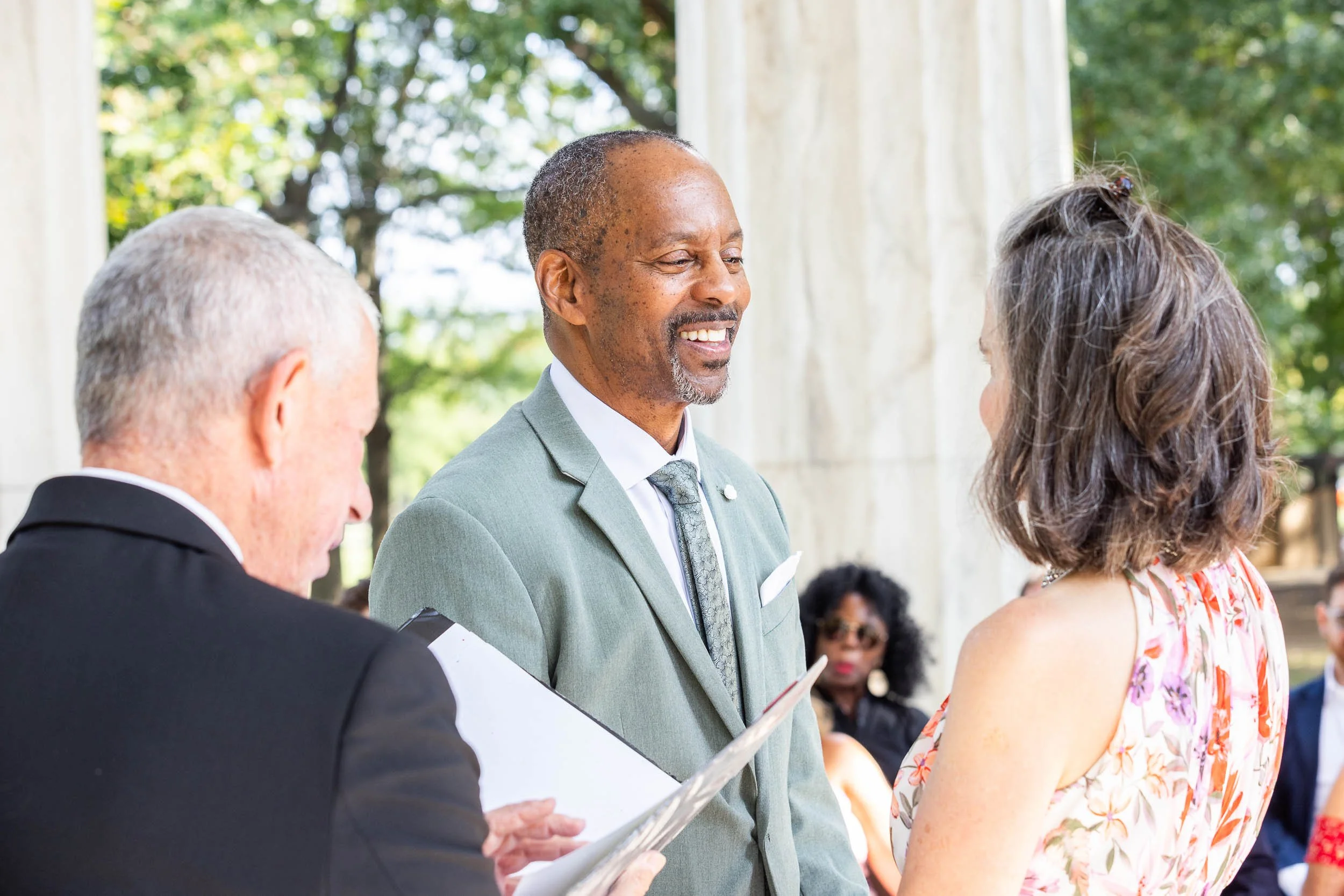washington-dc-war-memorial-fall-micro-wedding-07.jpg