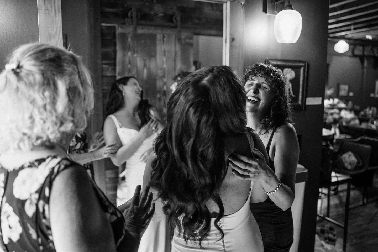 good times were had and memories were made 🥂 
.
.
.
.
shooting for @amativecreative 

#pnwweddingphotographer #seattleweddingphotographer #bicostalweddingphotographer #vaweddingphotographer #washingtonweddingphotographer