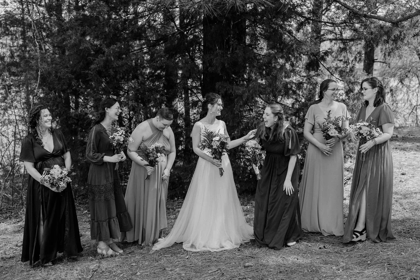 laughter is one of my favorite emotions to capture on a wedding day 🥹

second shooter: @illustriouslightphotography