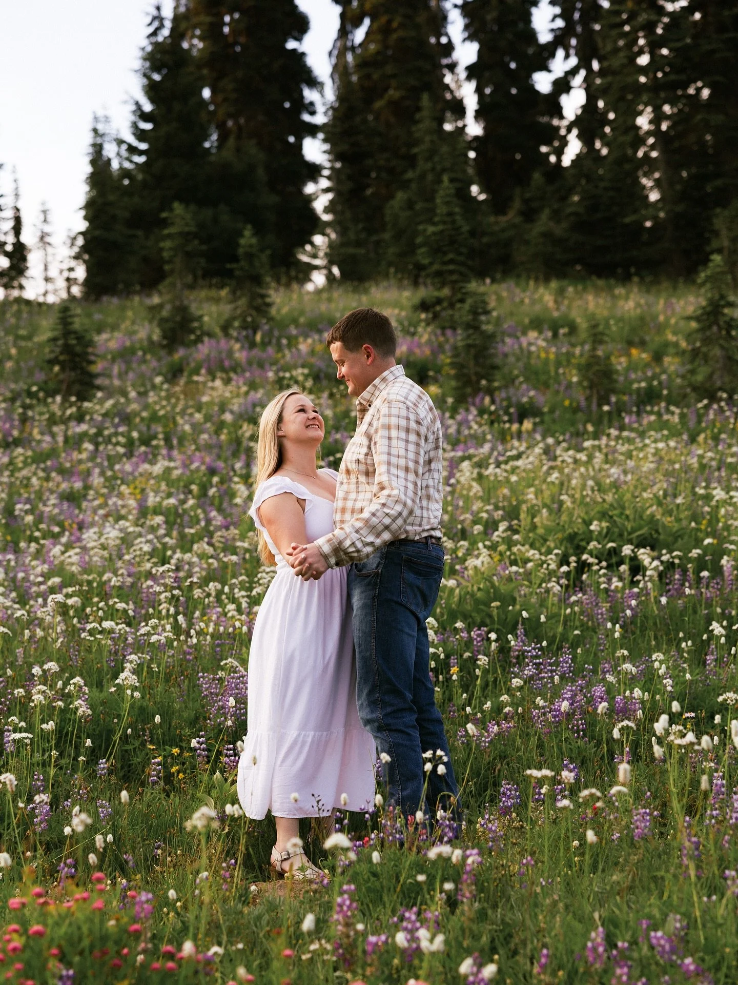 It was giving the Sound Of Music for Rachael &amp; Austin&rsquo;s session 🏔️🪻

#pnwphotography #pnwphotographer #pnwwedding #pnwweddingvideographer #seattleweddingphotographer #seattleweddingvideography #seattleweddings