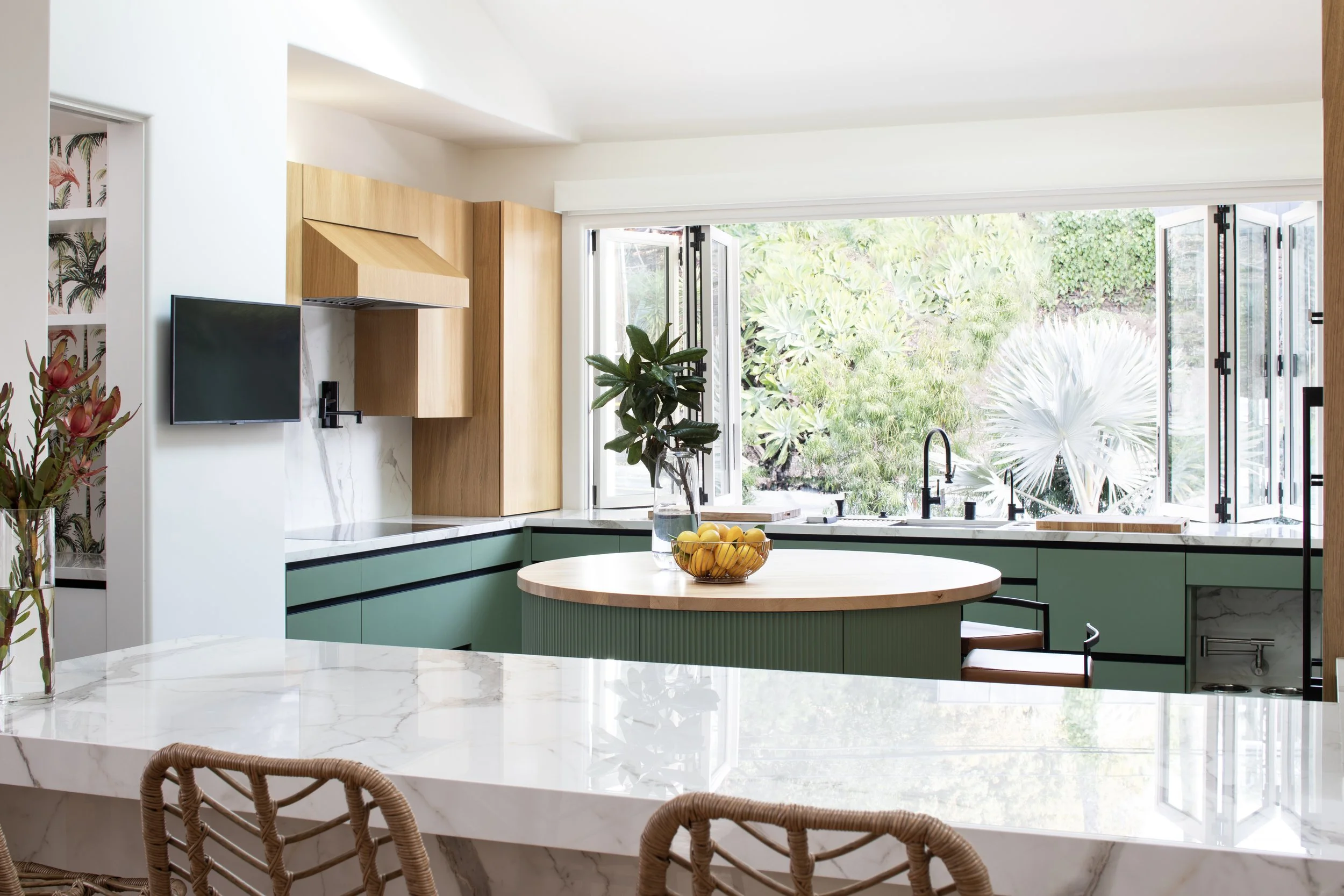 LauraRoberts_Kenter_MeghanBob_KitchenAngle_HR_r1.jpg