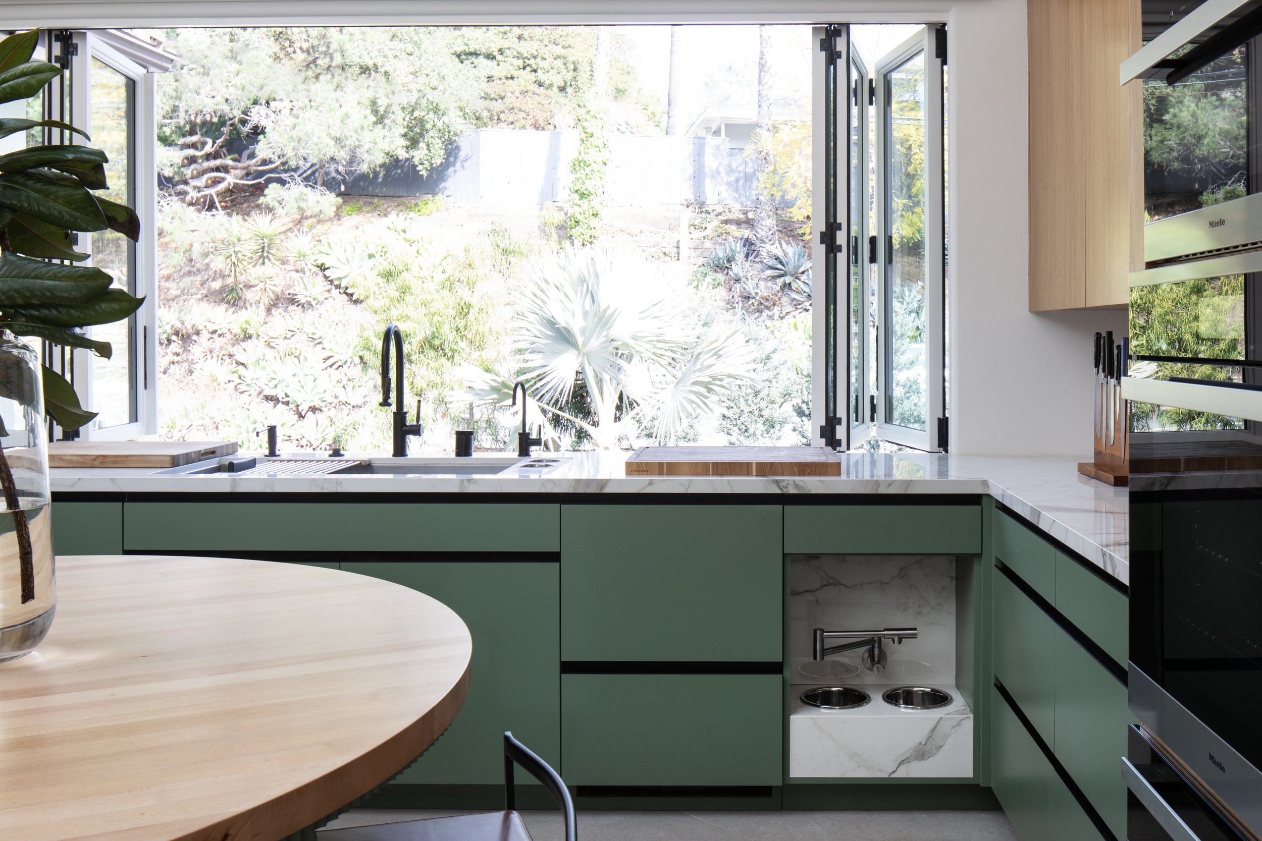 LauraRoberts_Kenter_MeghanBob_KitchenSink_Open_HR_r1.jpg