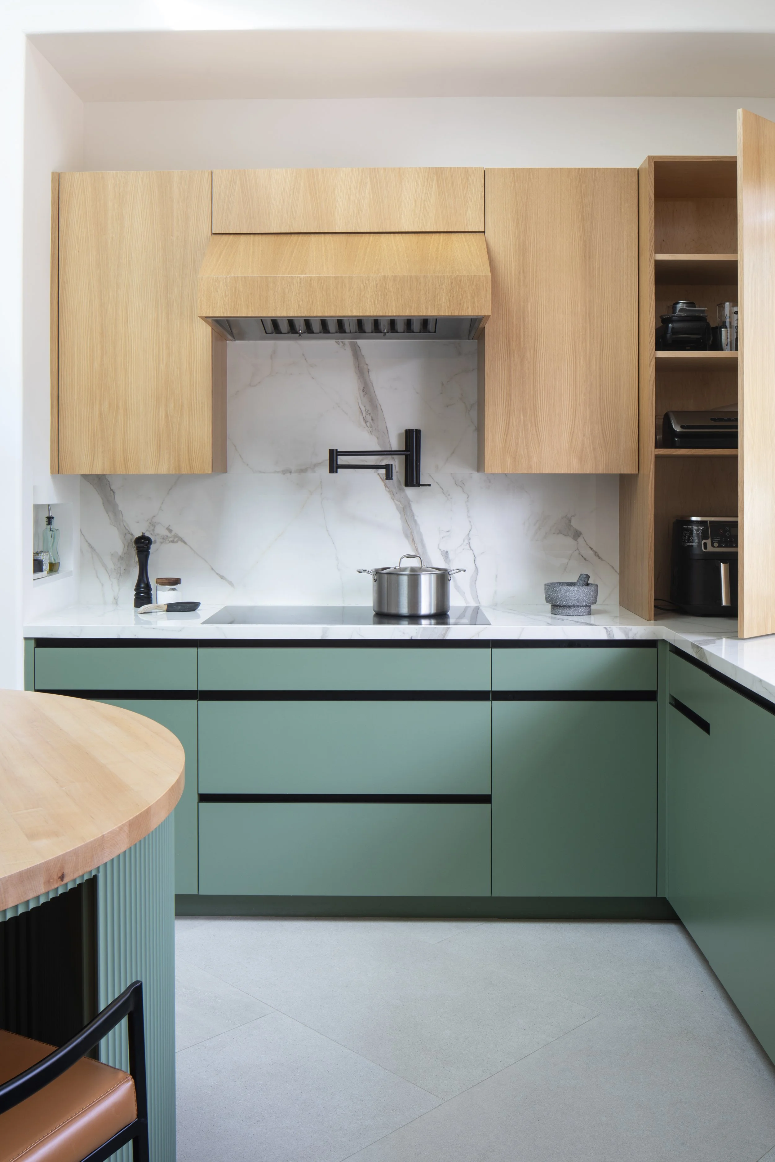 LauraRoberts_Kenter_MeghanBob_KitchenStove_Open_HR.jpg