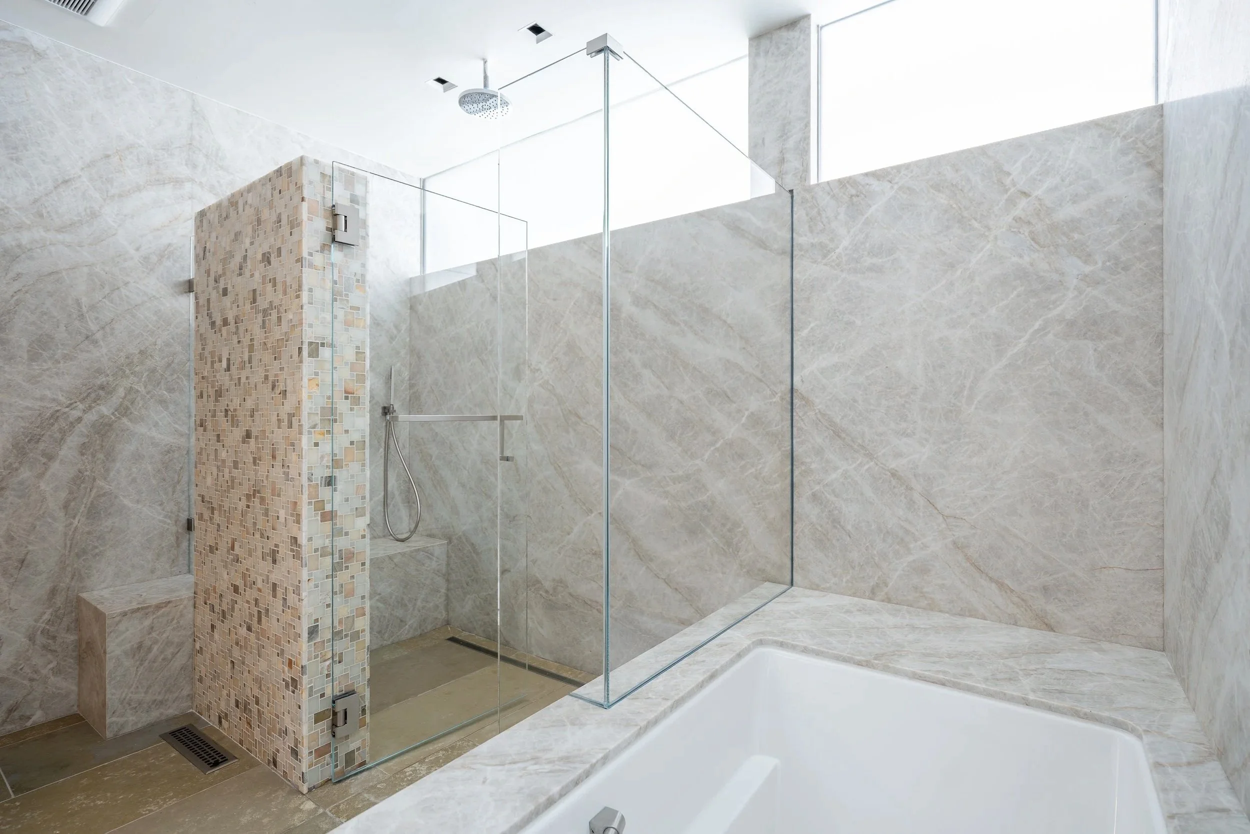CastlePl_CLM_MasterBath_Wide_003.jpg