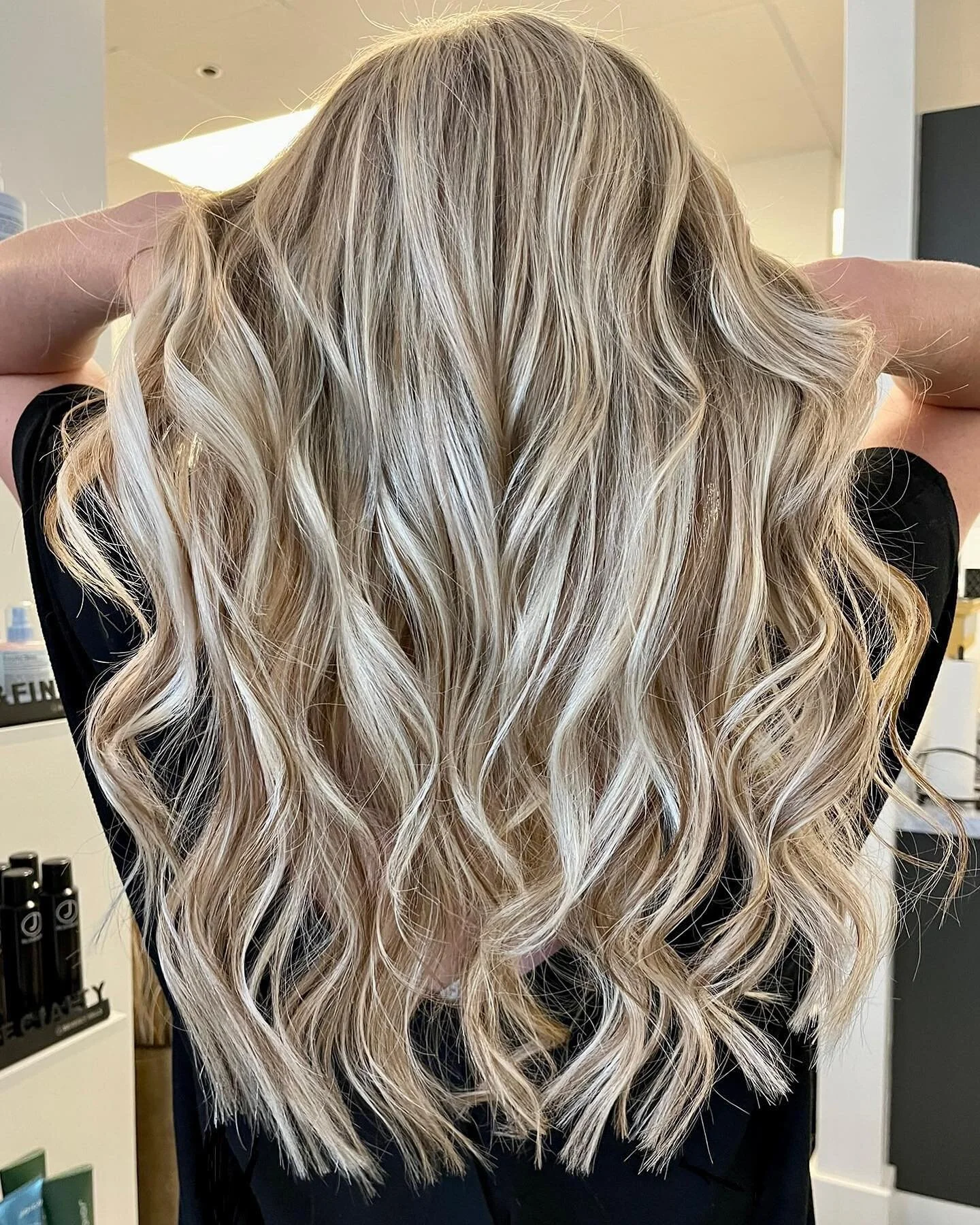 Loving this major transformation by @jennahunter33 #extentions #Envieprohair #Envieprofessional #Envieinvisiblemethod #denverstylist #masterextentionist #masterstylist