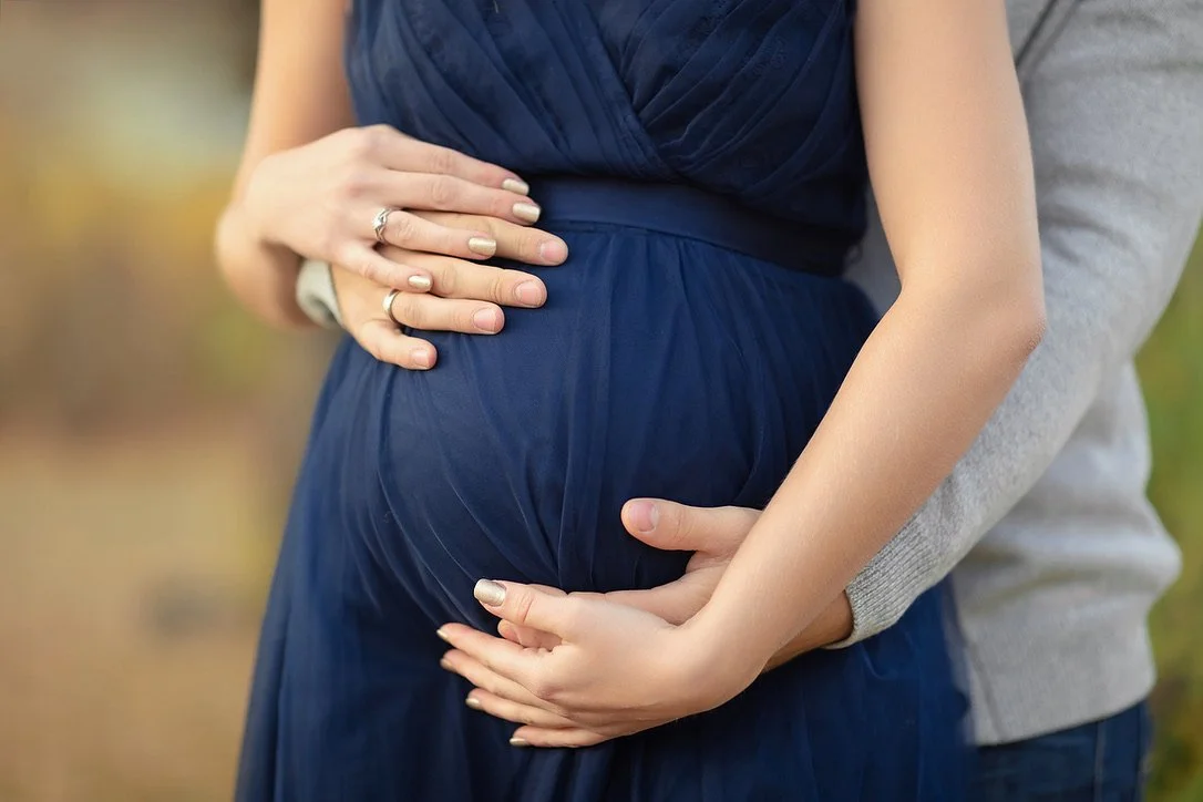 Close up of baby bump in outdoor maternity photosession in Calgary