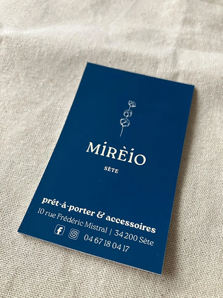 carte de visite Mirèio Sète, illustration fleur de coton, couleur bleu et paille