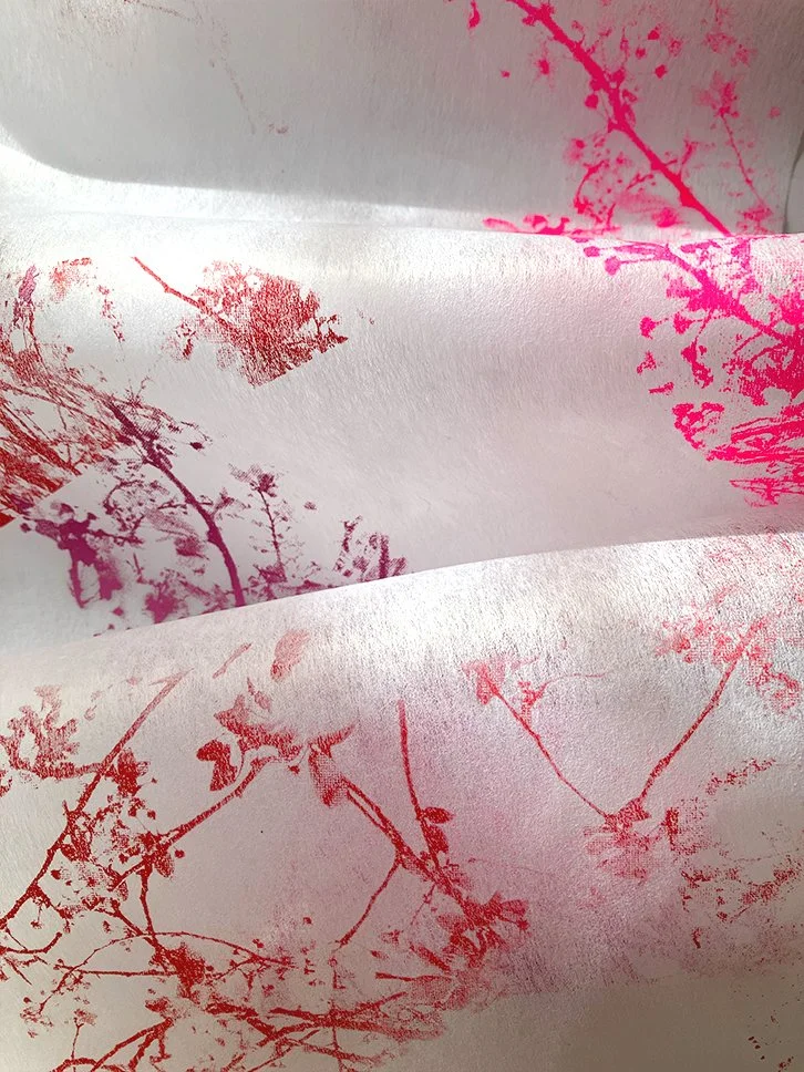En rouge, rose et rose fluo